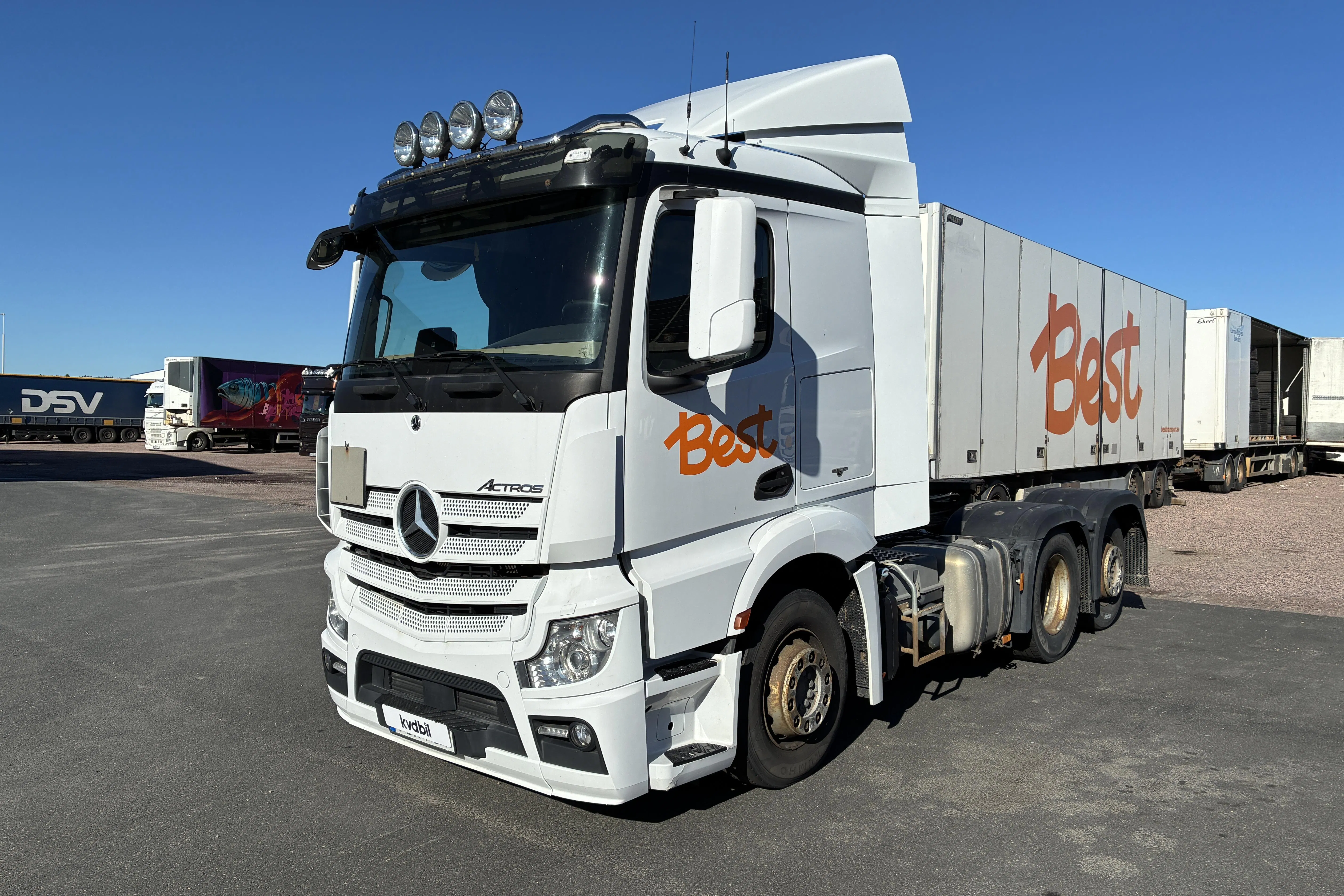 Presentation photo 1 of 60: MERCEDES ACTROS - 372 470 km - Automatic - white - 2017