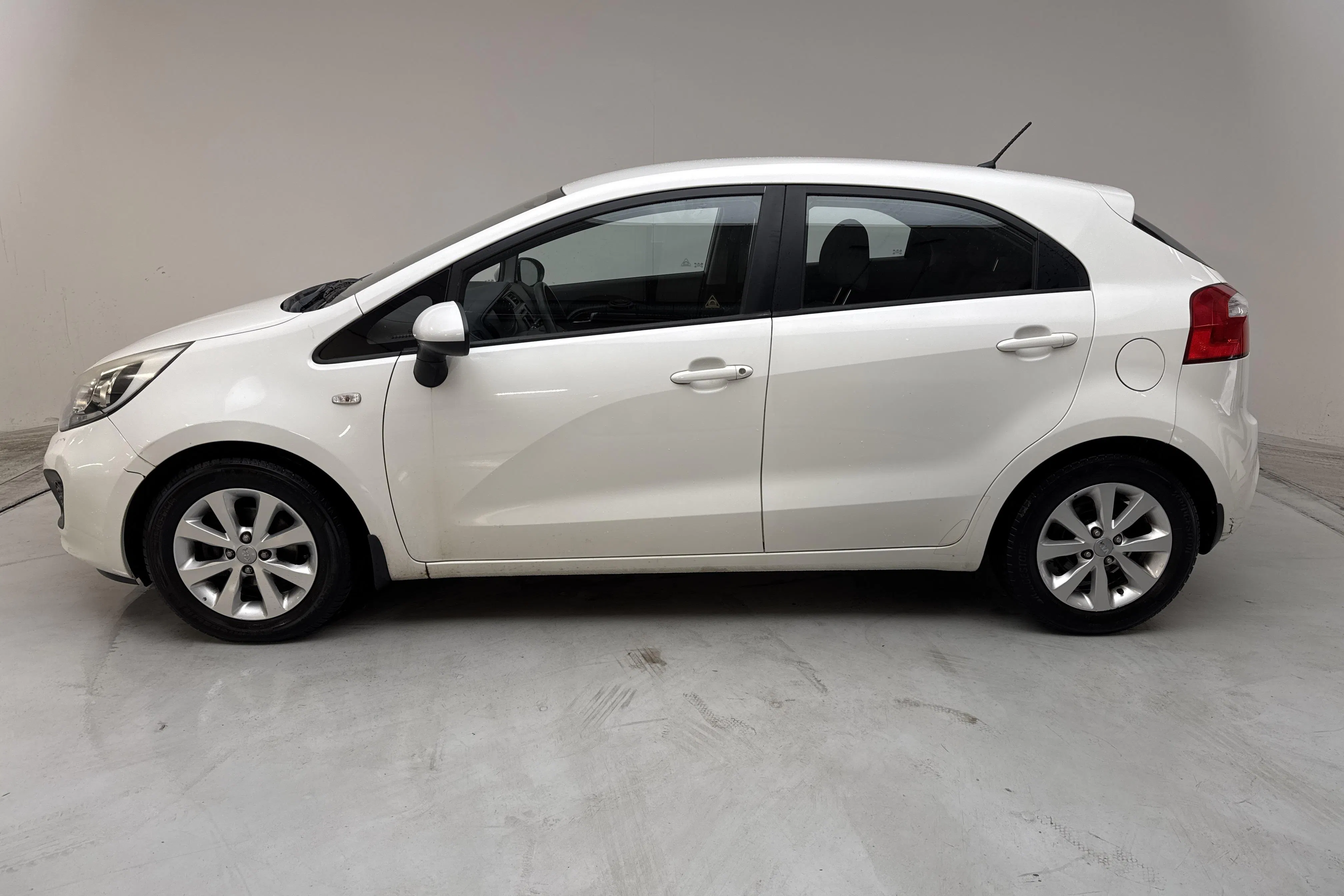 Presentation photo 2 of 12: KIA Rio 1.2 (85hk) - 165 060 km - Manual - white - 2013