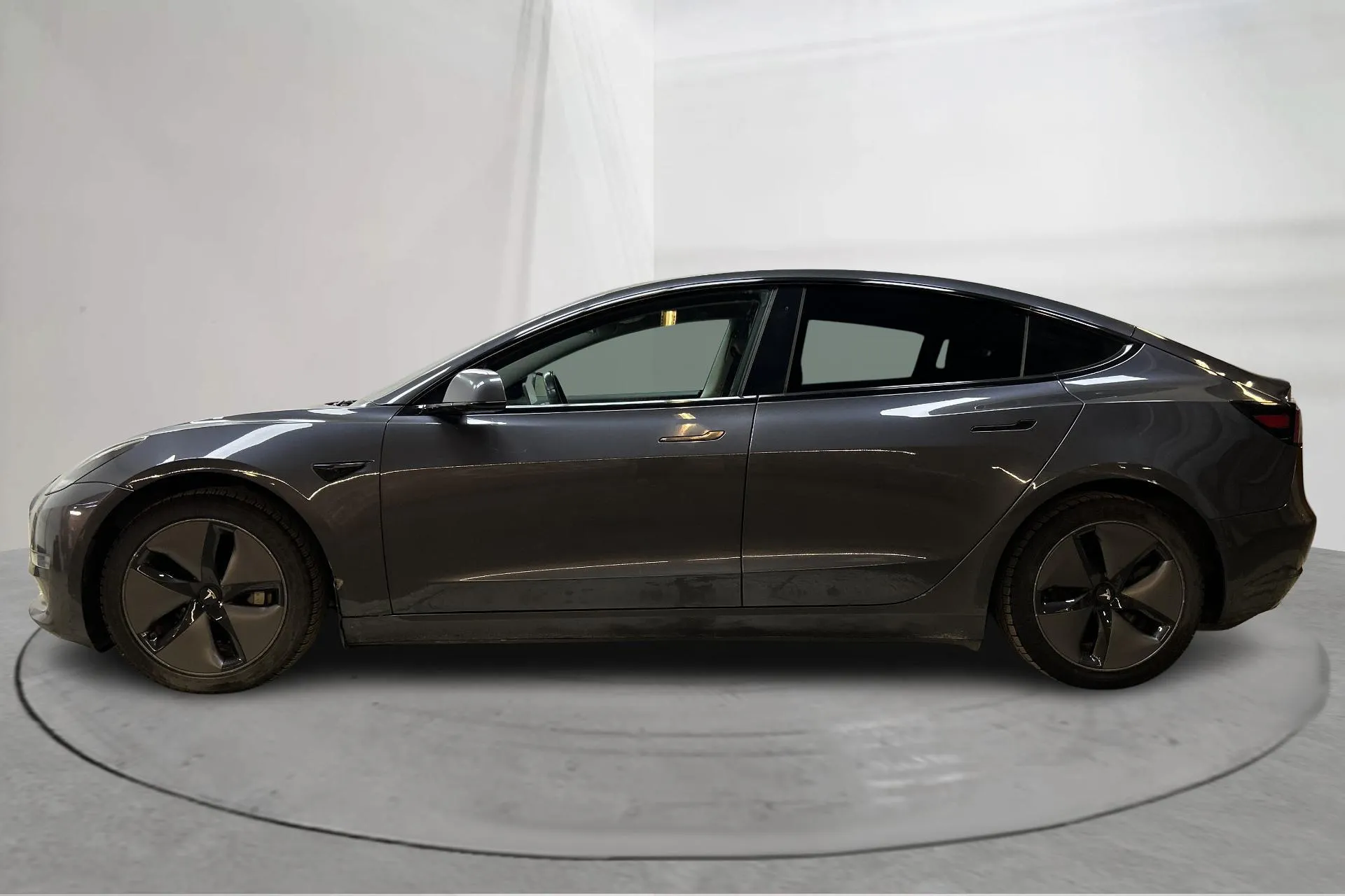 Presentation photo 2 of 19: Tesla Model 3 Long Range Dual Motor AWD - 207 490 km - Automatic - gray - 2019