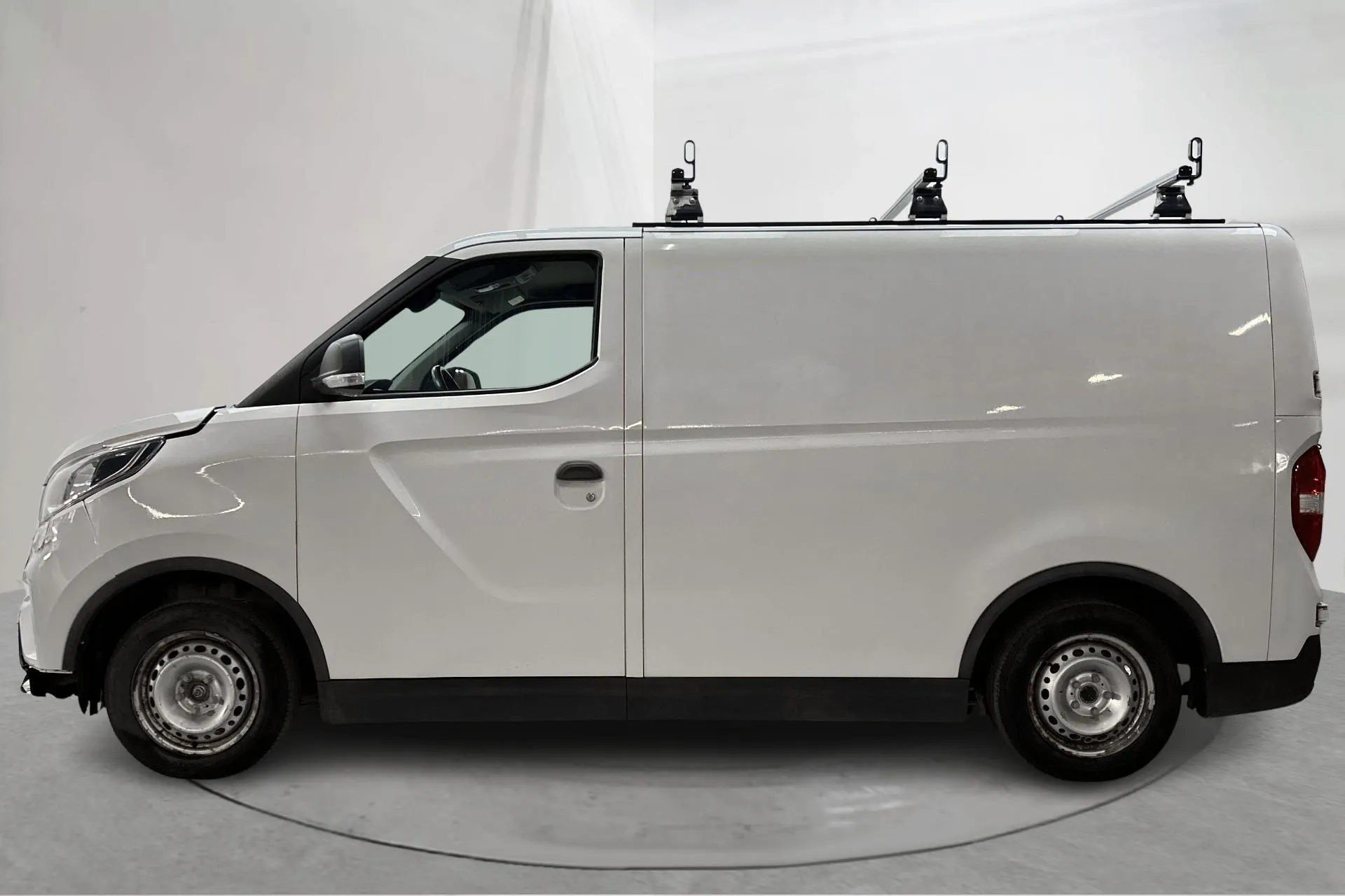 Presentation photo 2 of 15: Maxus e-Deliver 3 50,2kWh (122hk) - 78 310 km - Automatic - white - 2020