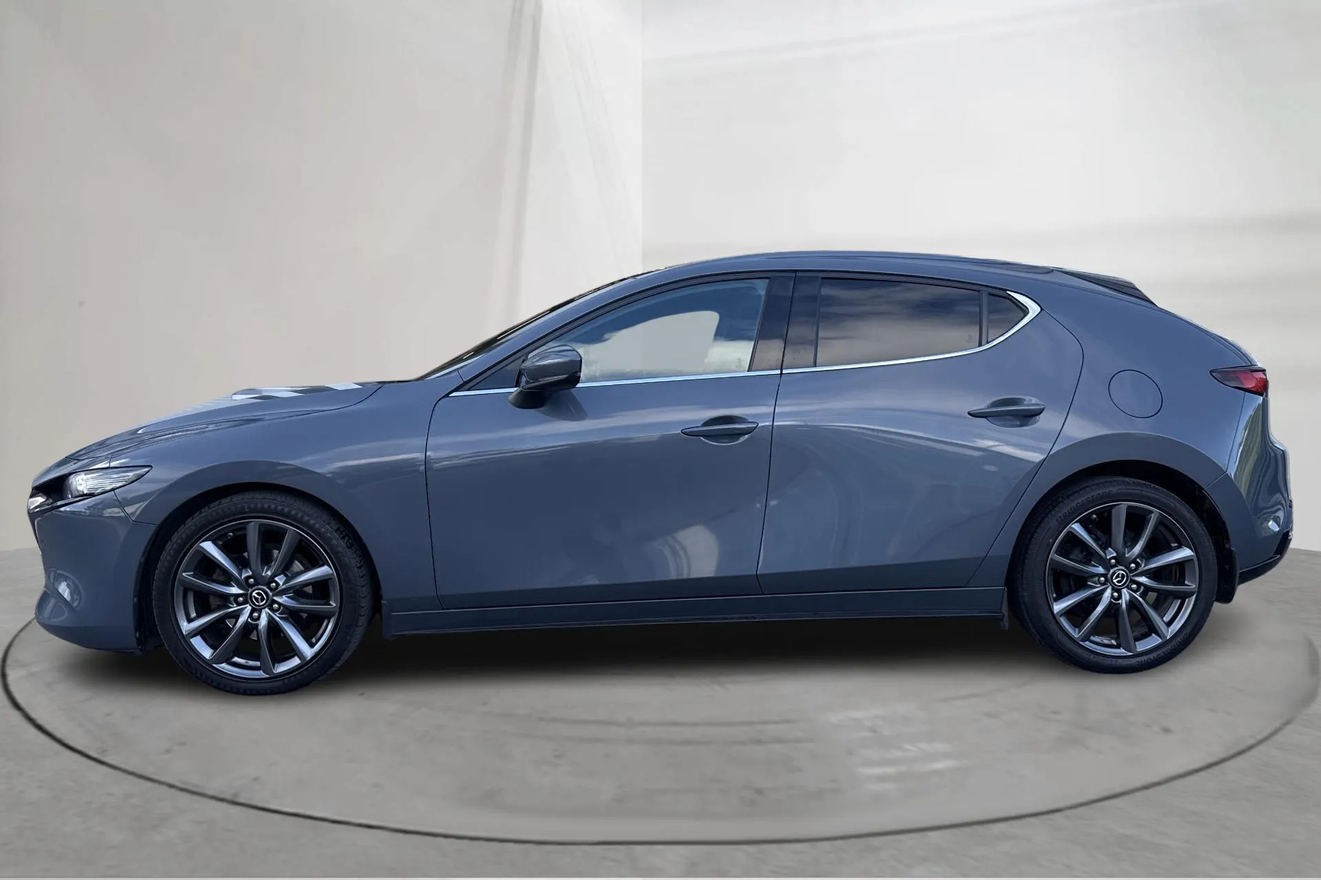 Presentationsfoto 2 av 16: Mazda 3 2.0 5dr (122hk) - 14 137 mil - Automat - grå - 2019