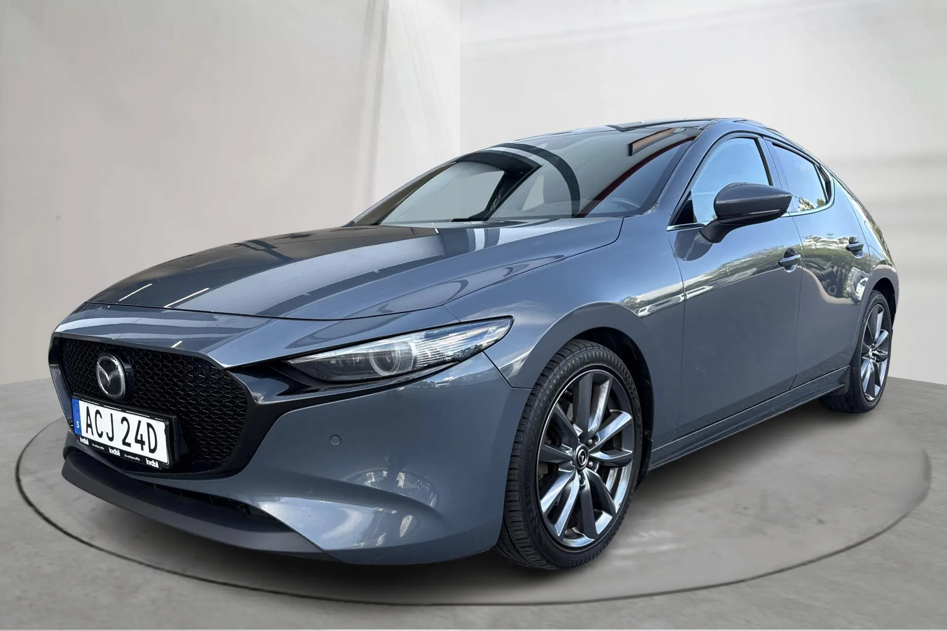 Presentationsfoto 1 av 16: Mazda 3 2.0 5dr (122hk) - 14 137 mil - Automat - grå - 2019