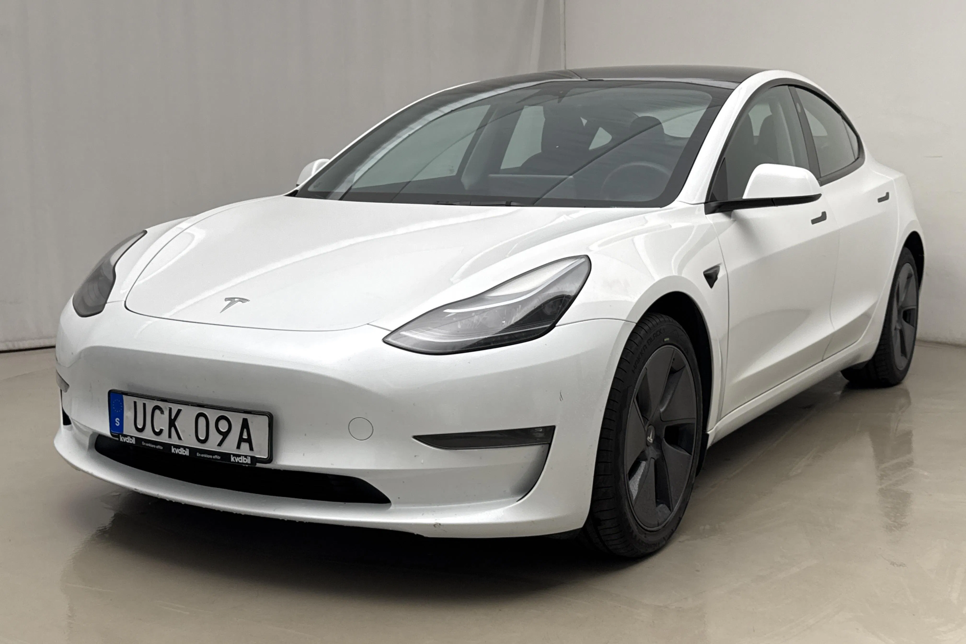 Presentationsfoto 1 av 23: Tesla Model 3 Long Range Dual Motor AWD - 6 925 mil - Automat - vit - 2023