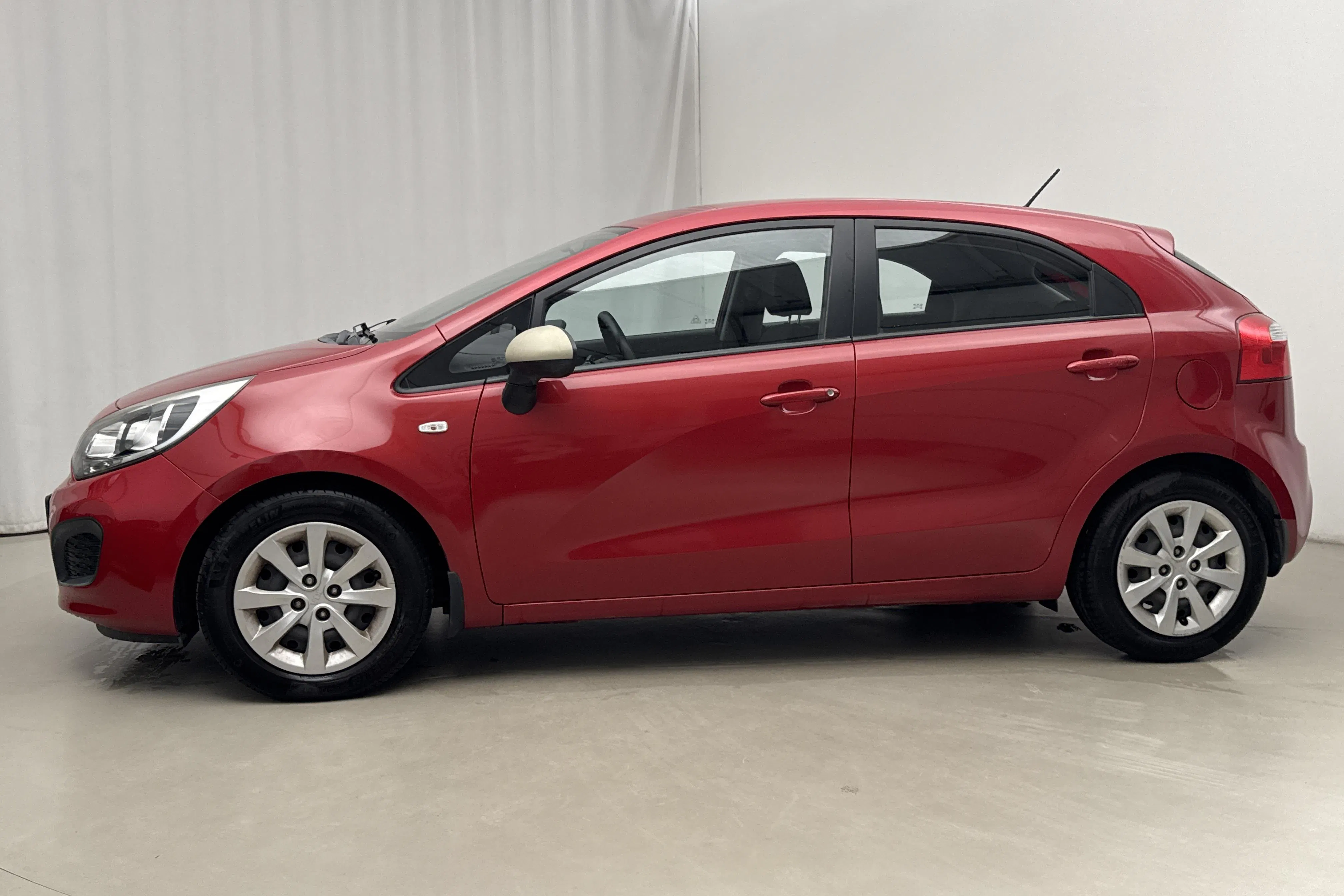 Presentation photo 2 of 15: KIA Rio 1.2 (85hk) - 71 520 km - Manual - red - 2012