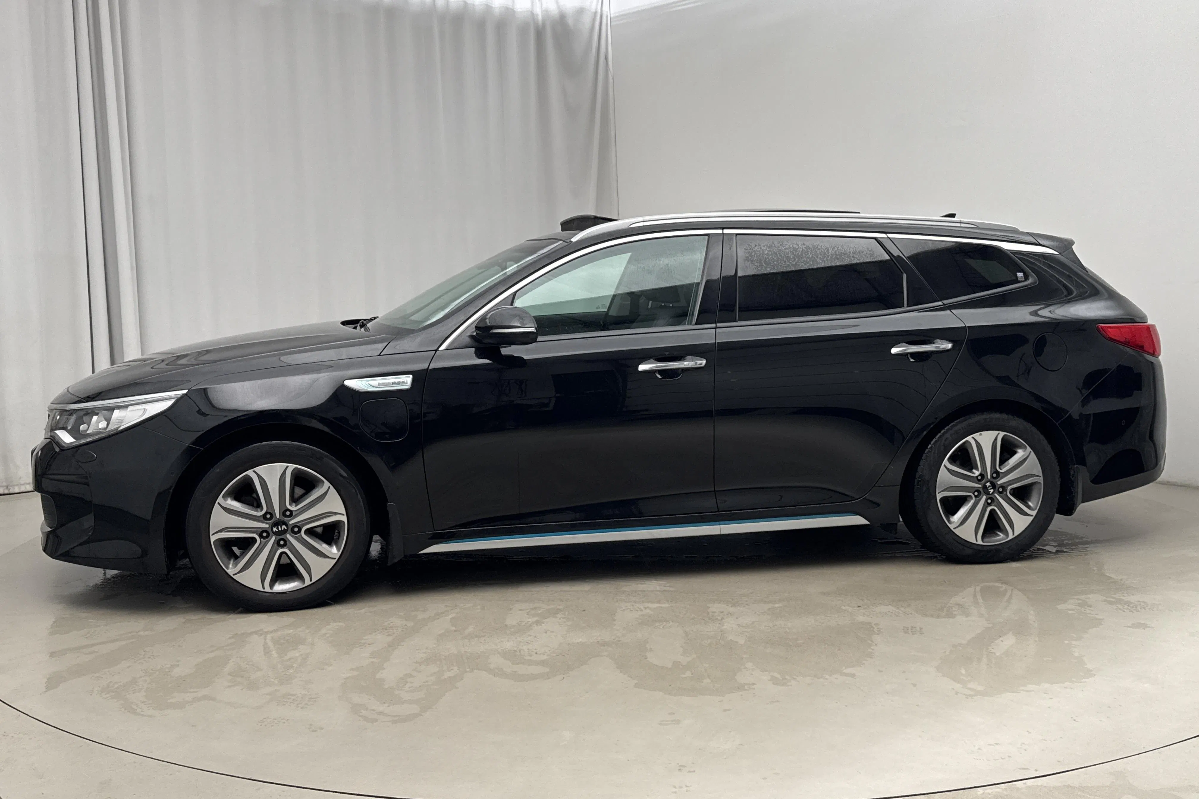Presentation photo 2 of 25: KIA Optima 2.0 GDi Plug-in Hybrid SW (205hk) - 141 290 km - Automatic - black - 2018