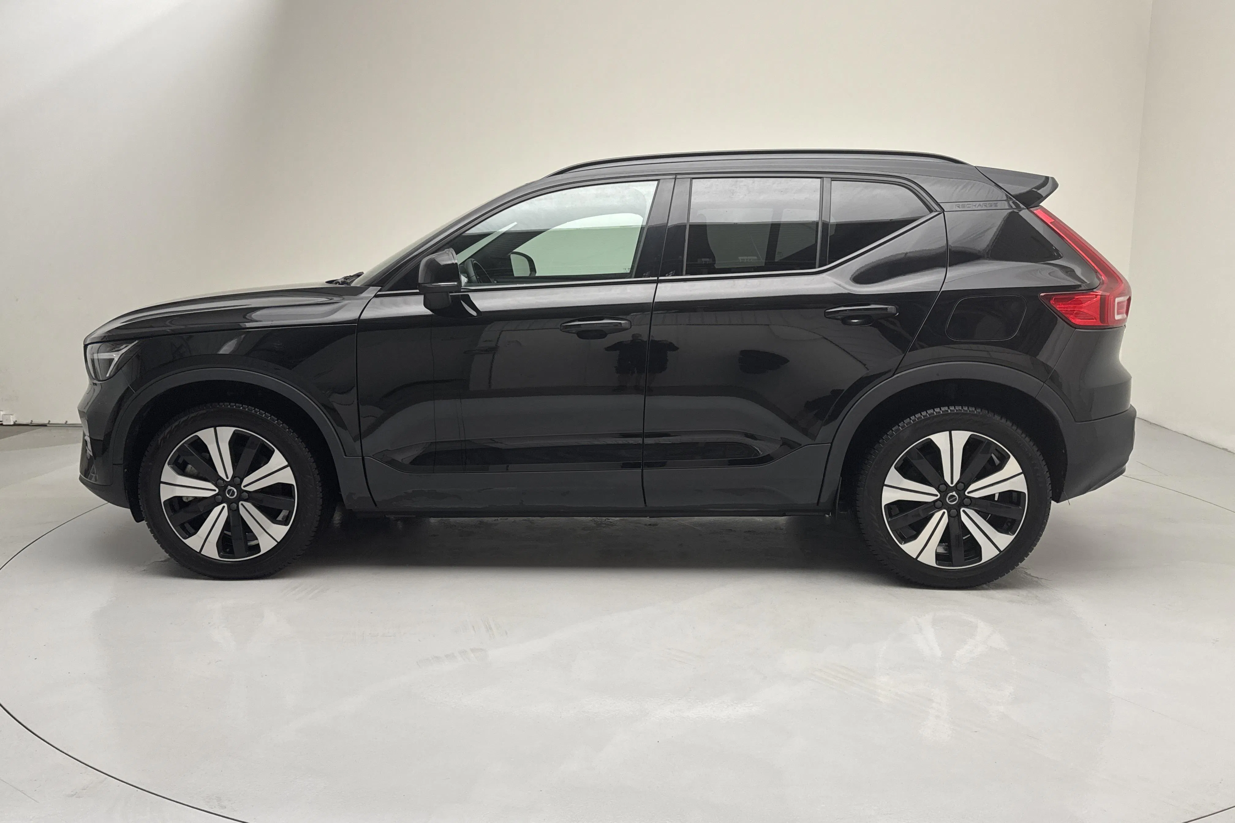 Presentation photo 2 of 19: Volvo XC40 P6 Recharge (231hk) - 124 490 km - Automatic - black - 2023