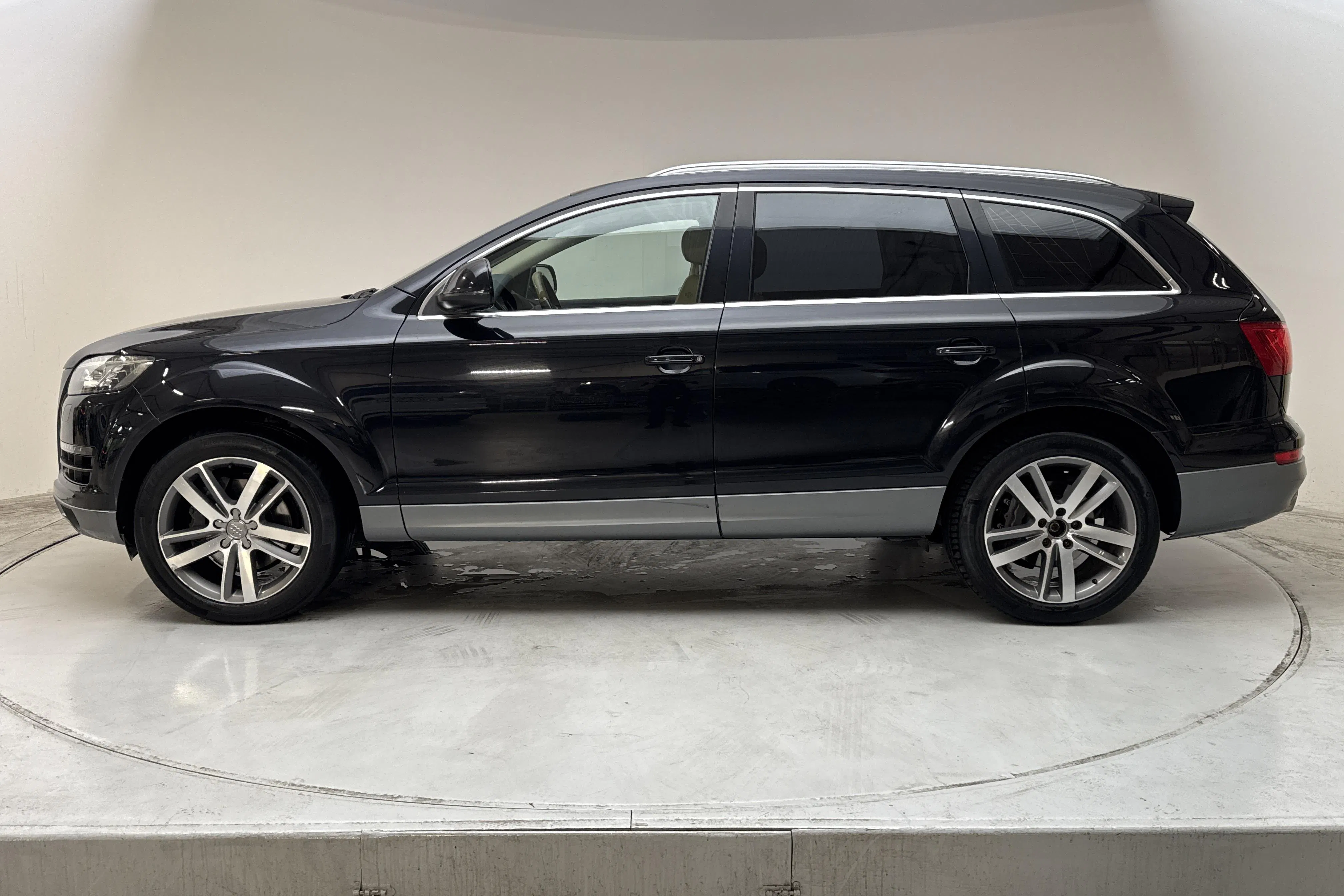 Presentation photo 2 of 16: Audi Q7 3.0 TDI quattro (245hk) - 241 280 km - Automatic - black - 2013