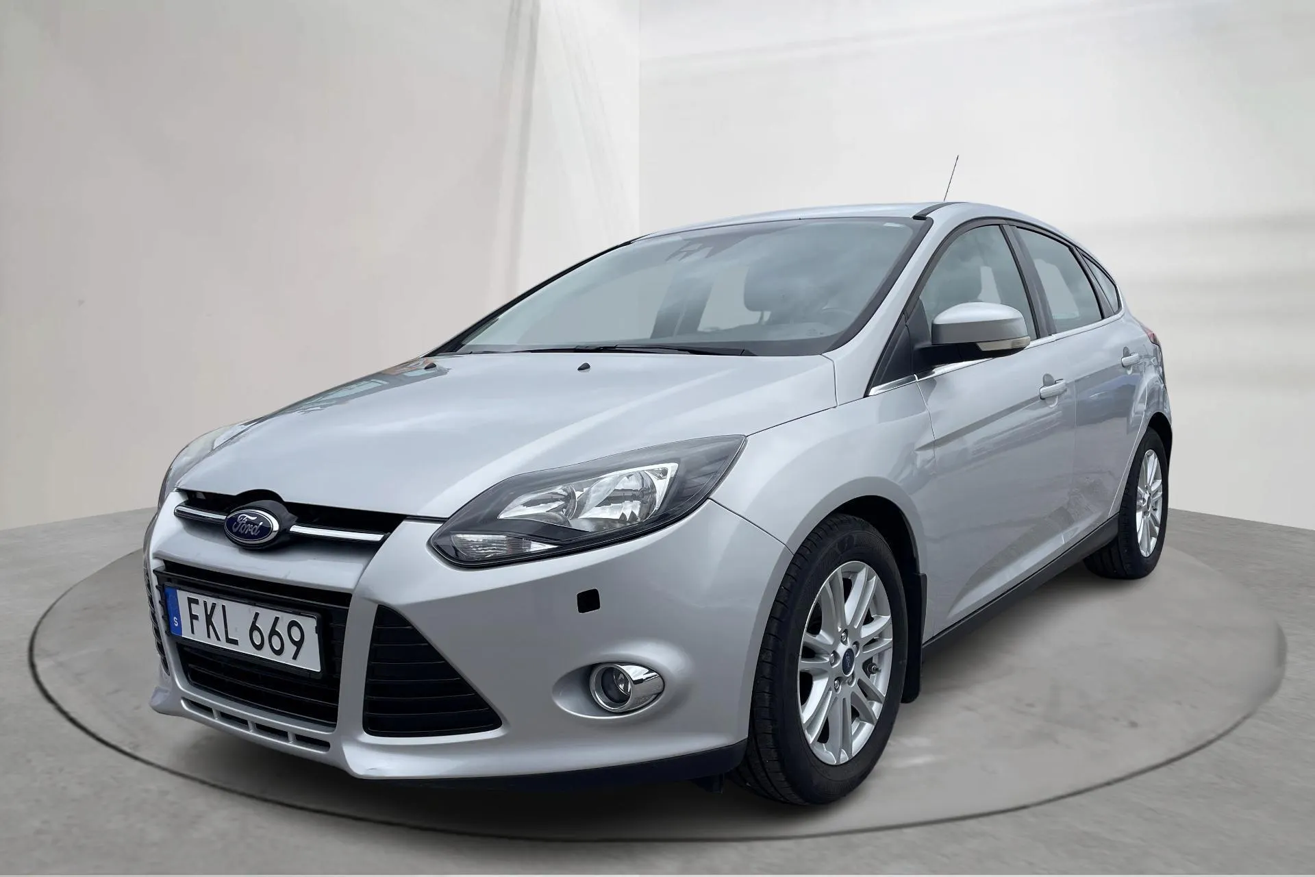 Presentation photo 1 of 17: Ford Focus 1.6 Flexifuel 5dr (150hk) - 156 060 km - Manual - gray - 2014