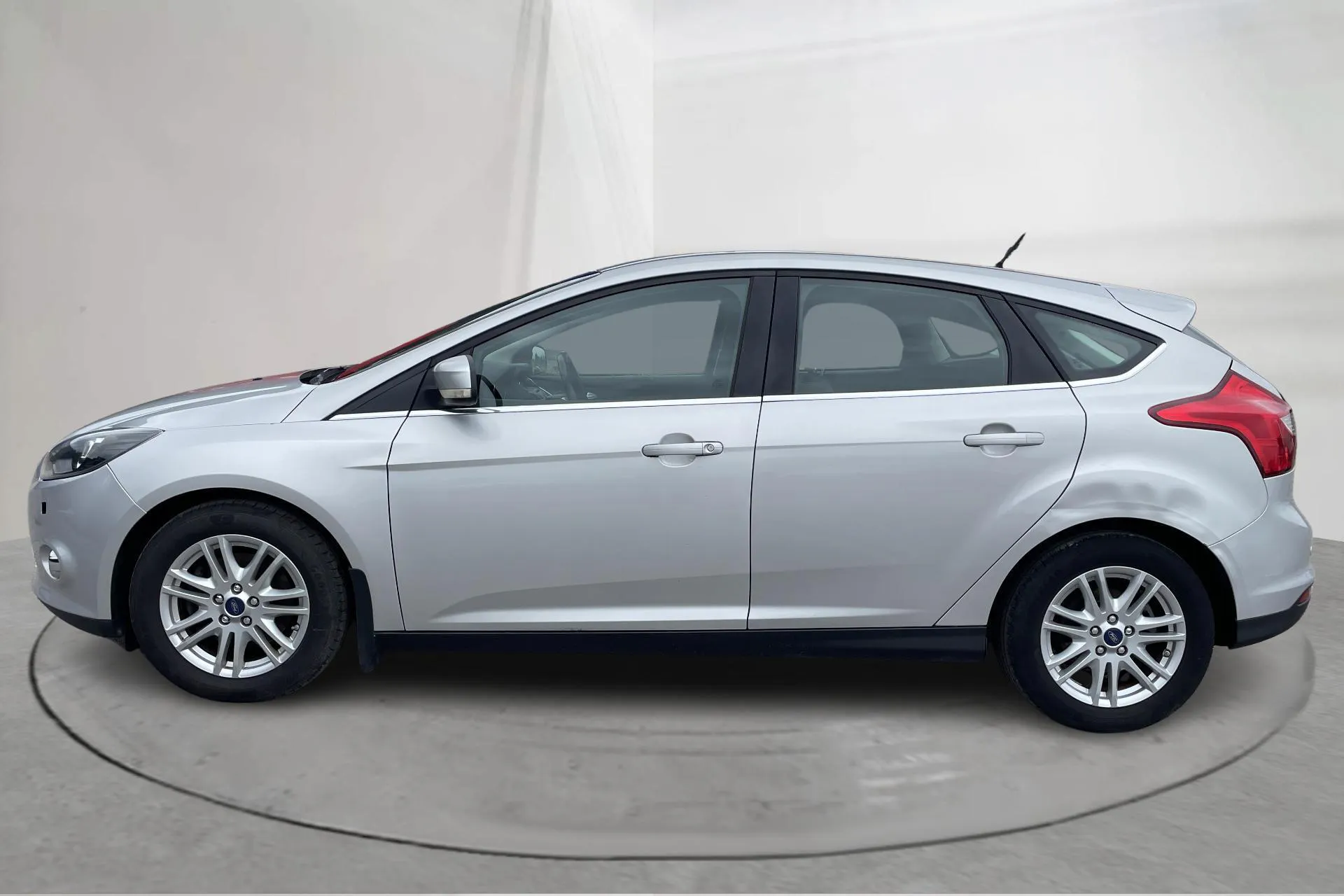 Presentation photo 2 of 17: Ford Focus 1.6 Flexifuel 5dr (150hk) - 156 060 km - Manual - gray - 2014