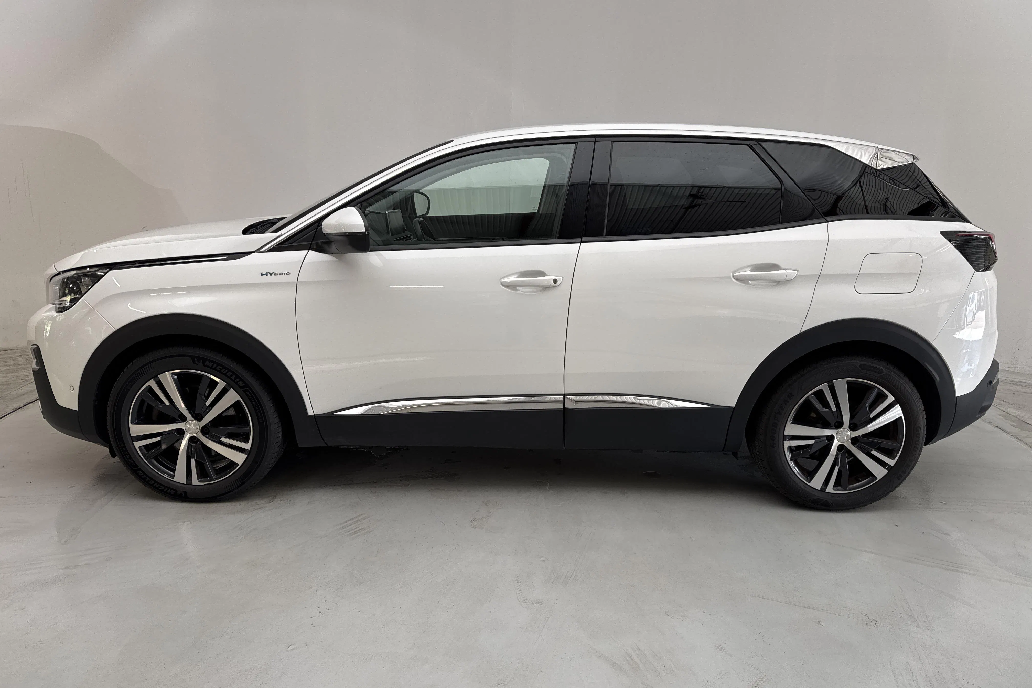 Presentationsfoto 2 av 14: Peugeot 3008 1.6 Plug-in Hybrid (225hk) - 9 767 mil - Automat - vit - 2021