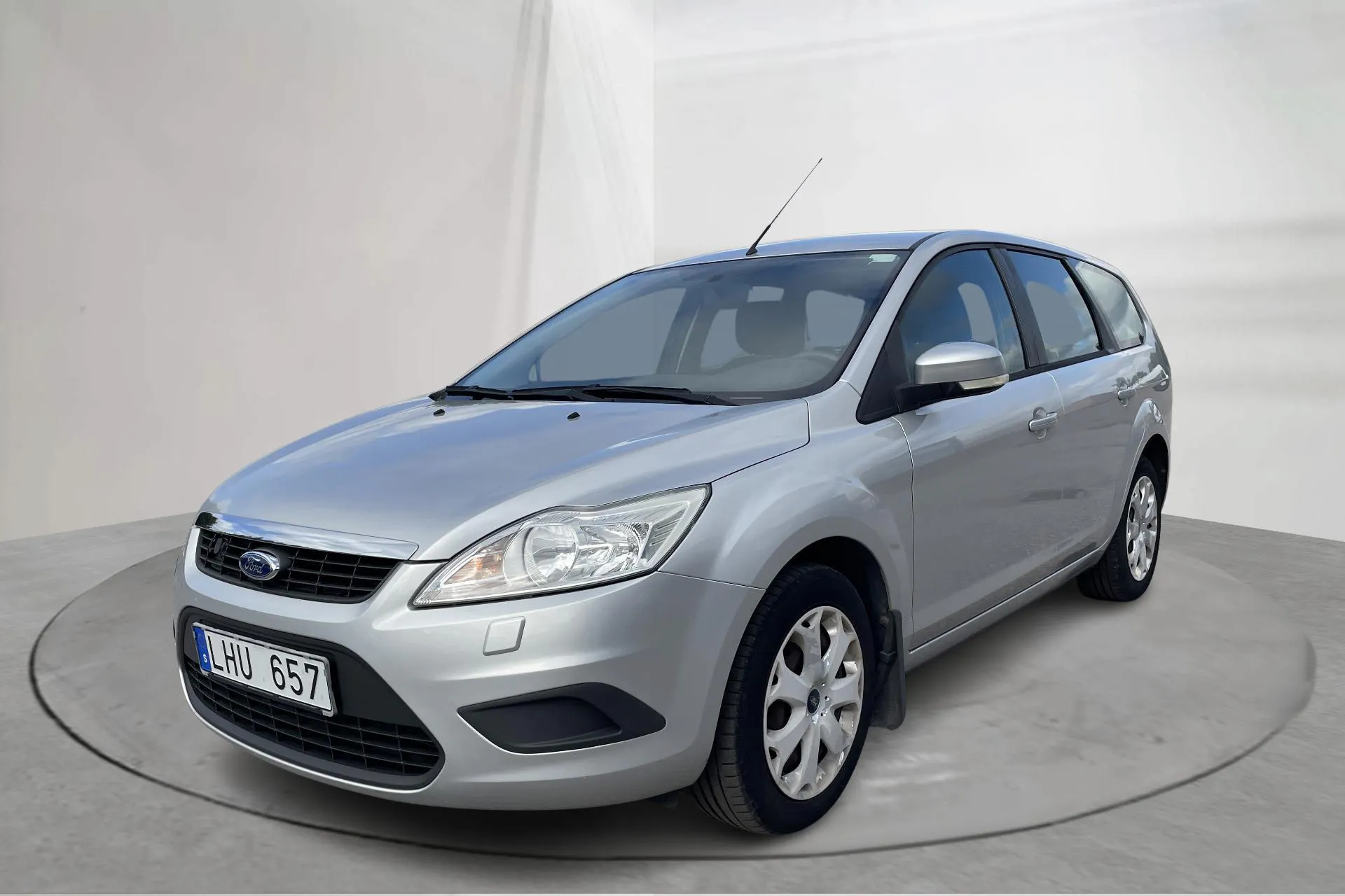 Presentation photo 1 of 15: Ford Focus 1.8 Flexifuel Kombi (125hk) - 108 990 km - Manual - gray - 2010