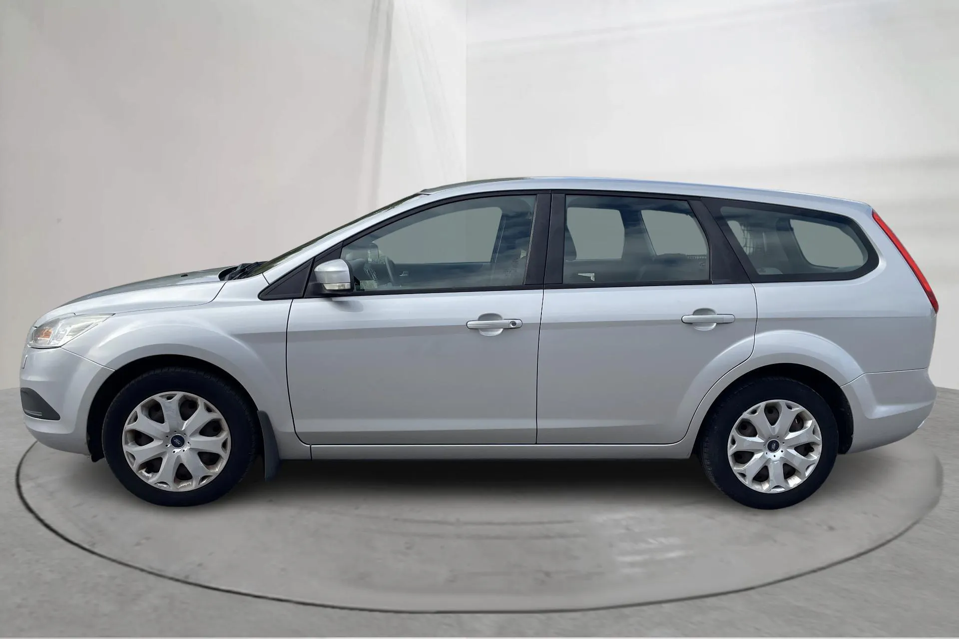 Presentation photo 2 of 15: Ford Focus 1.8 Flexifuel Kombi (125hk) - 108 990 km - Manual - gray - 2010