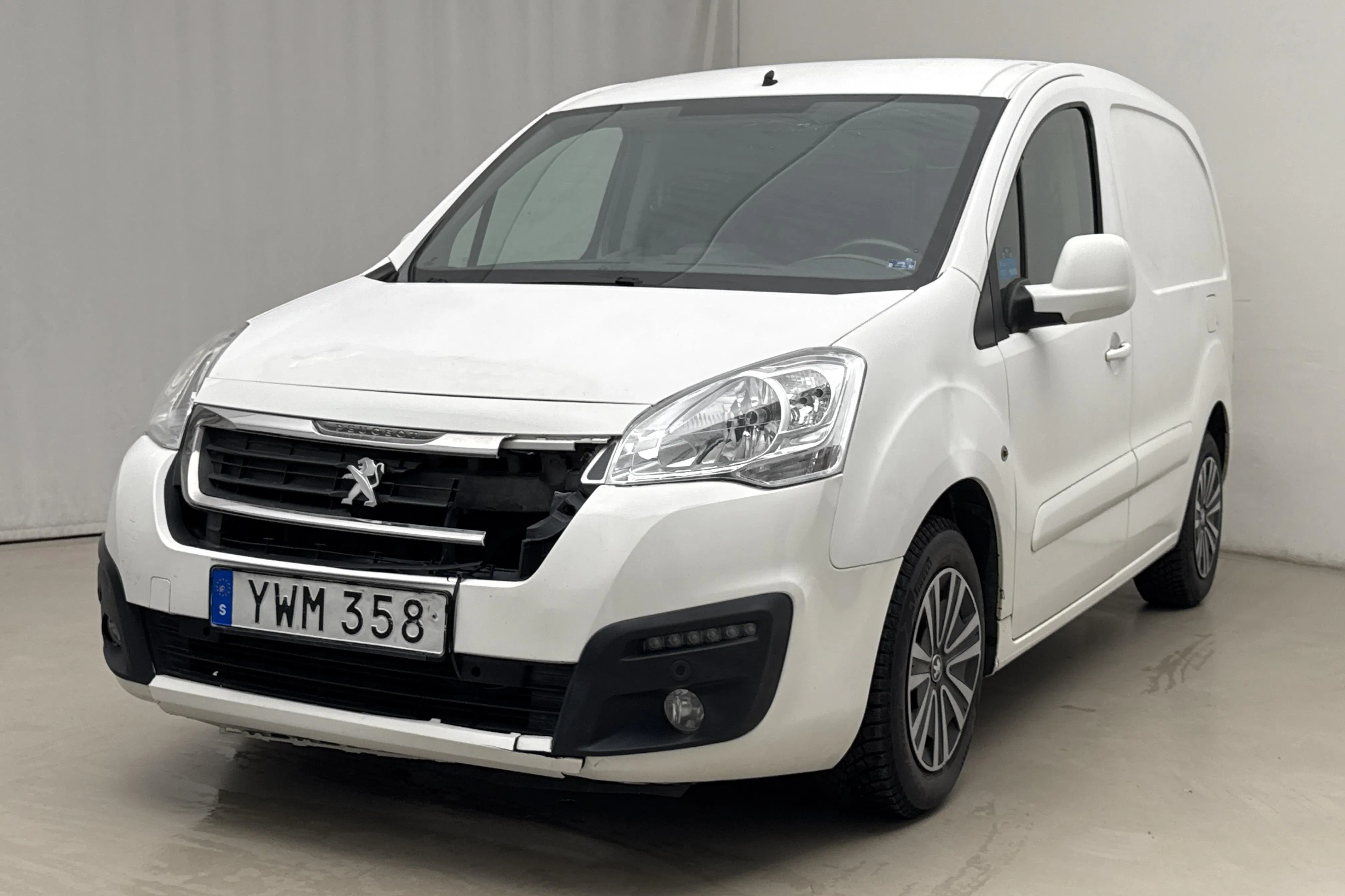 Presentation photo 1 of 18: Peugeot Partner 1.6 HDI Skåp (75hk) - 150 910 km - Manual - white - 2018
