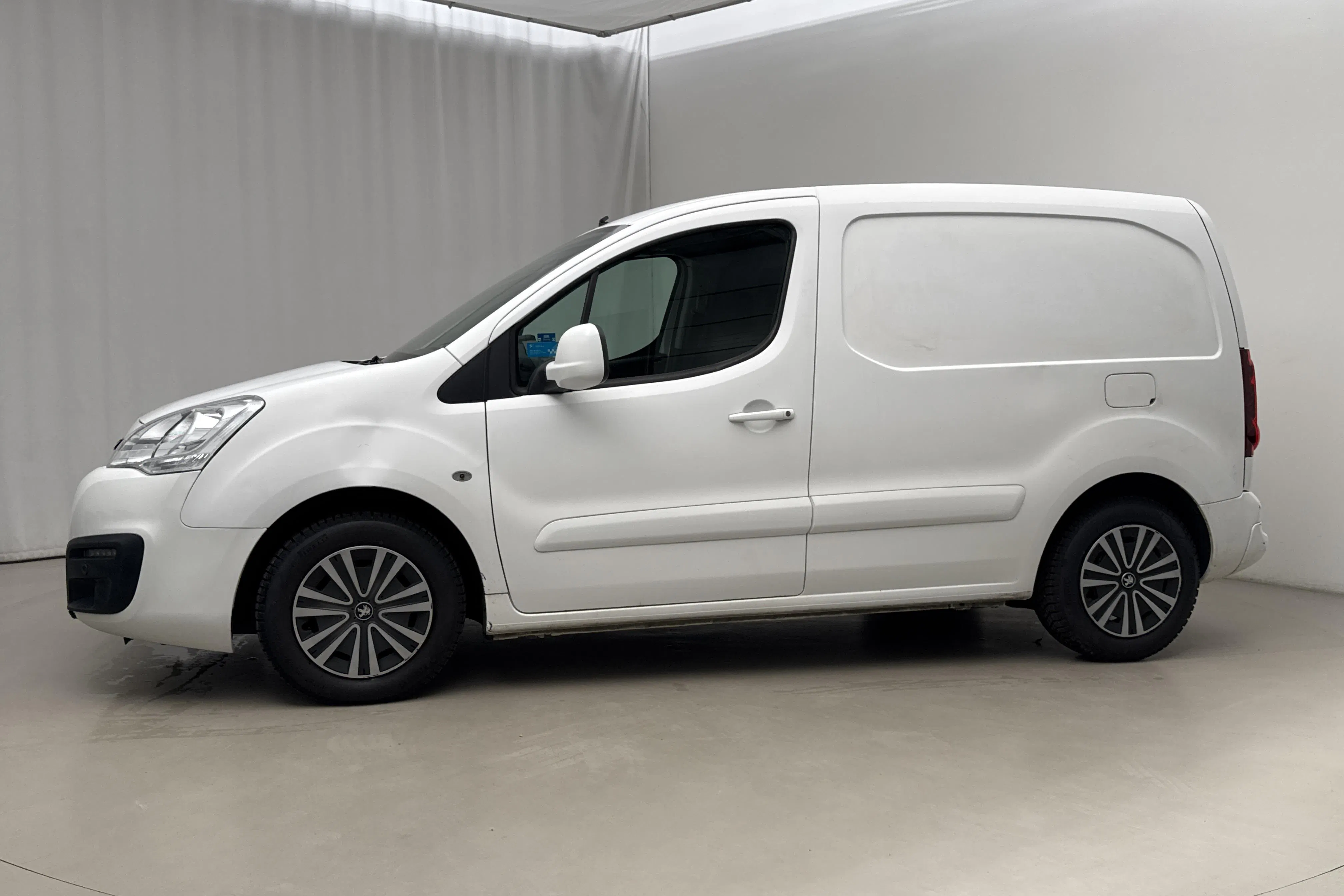 Presentation photo 2 of 18: Peugeot Partner 1.6 HDI Skåp (75hk) - 150 910 km - Manual - white - 2018