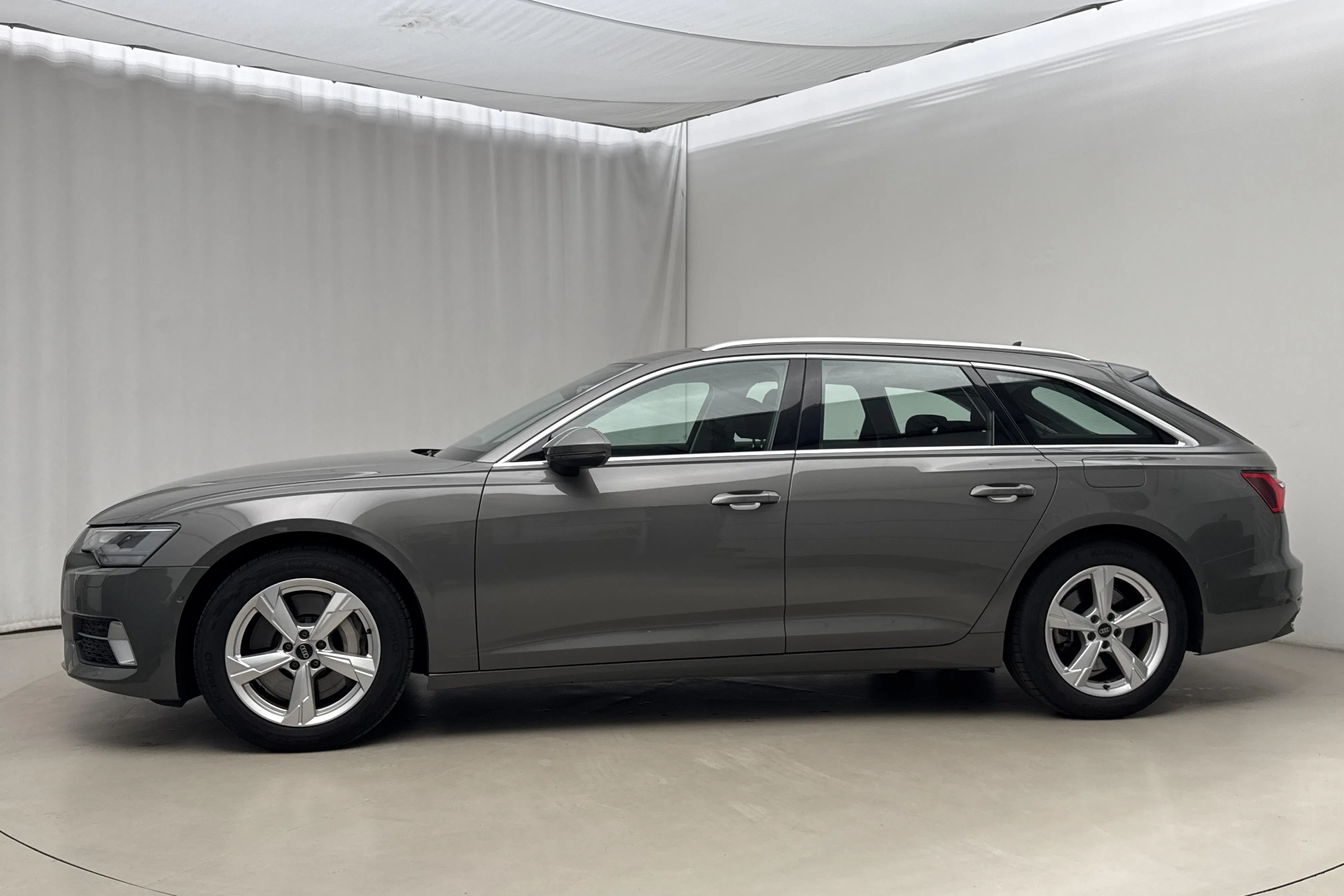 Presentationsfoto 2 av 21: Audi A6 Avant 50 TFSI e quattro (299hk) - 6 907 mil - Automat - grå - 2023
