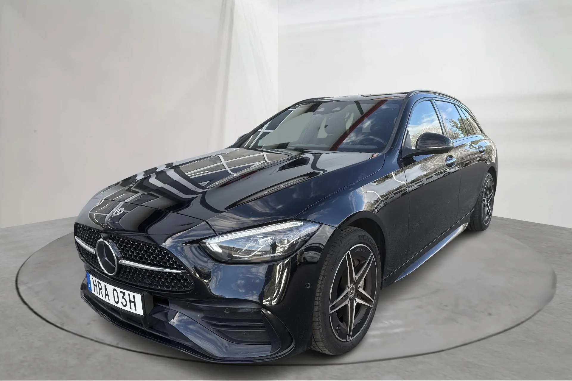Presentationsfoto 1 av 18: Mercedes C 300 e Kombi S206 (333hk) - 14 285 mil - Automat - svart - 2023