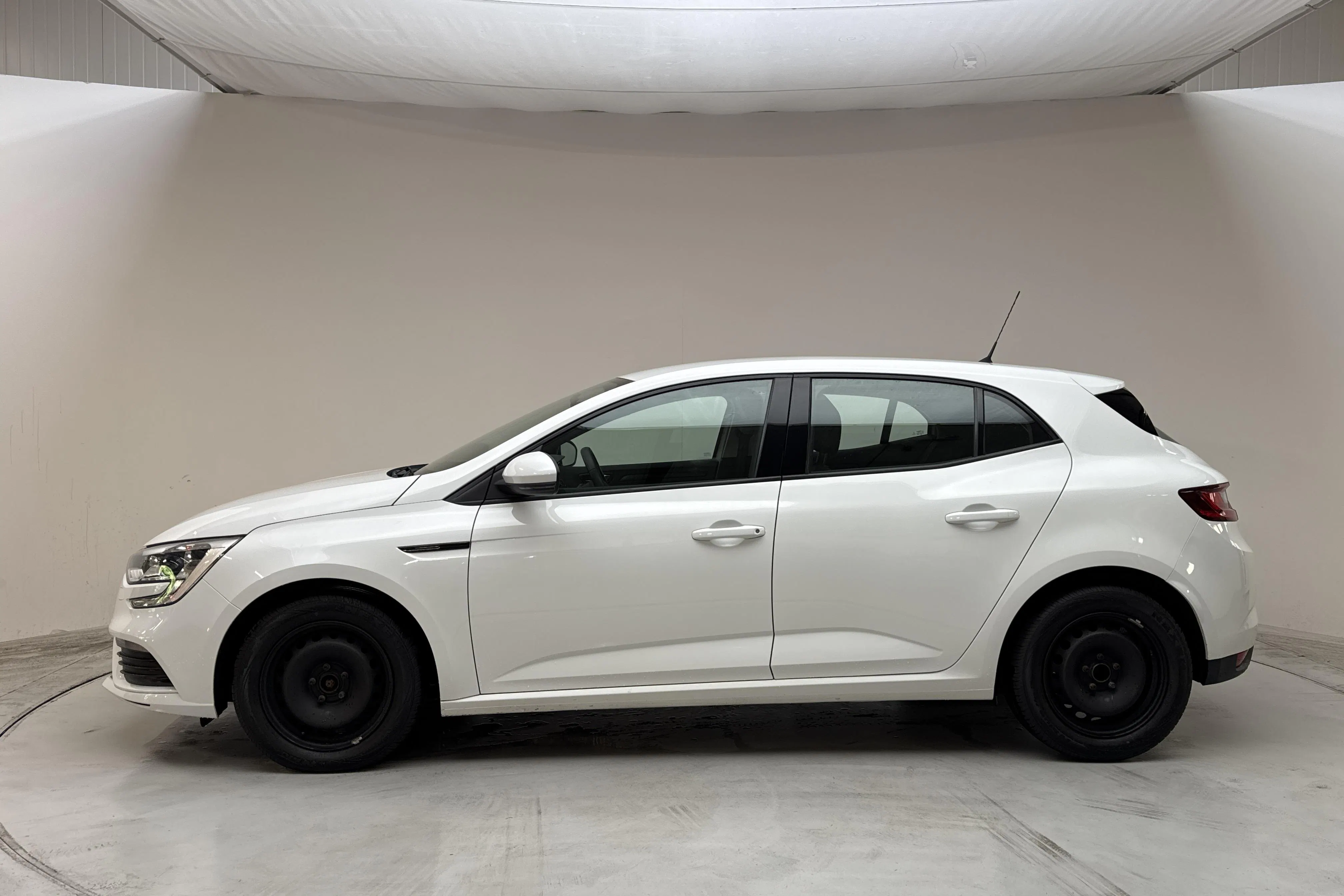 Presentationsfoto 2 av 12: Renault Mégane 1.5 dCi Sport Tourer (95hk) - 5 298 mil - Manuell - vit - 2019