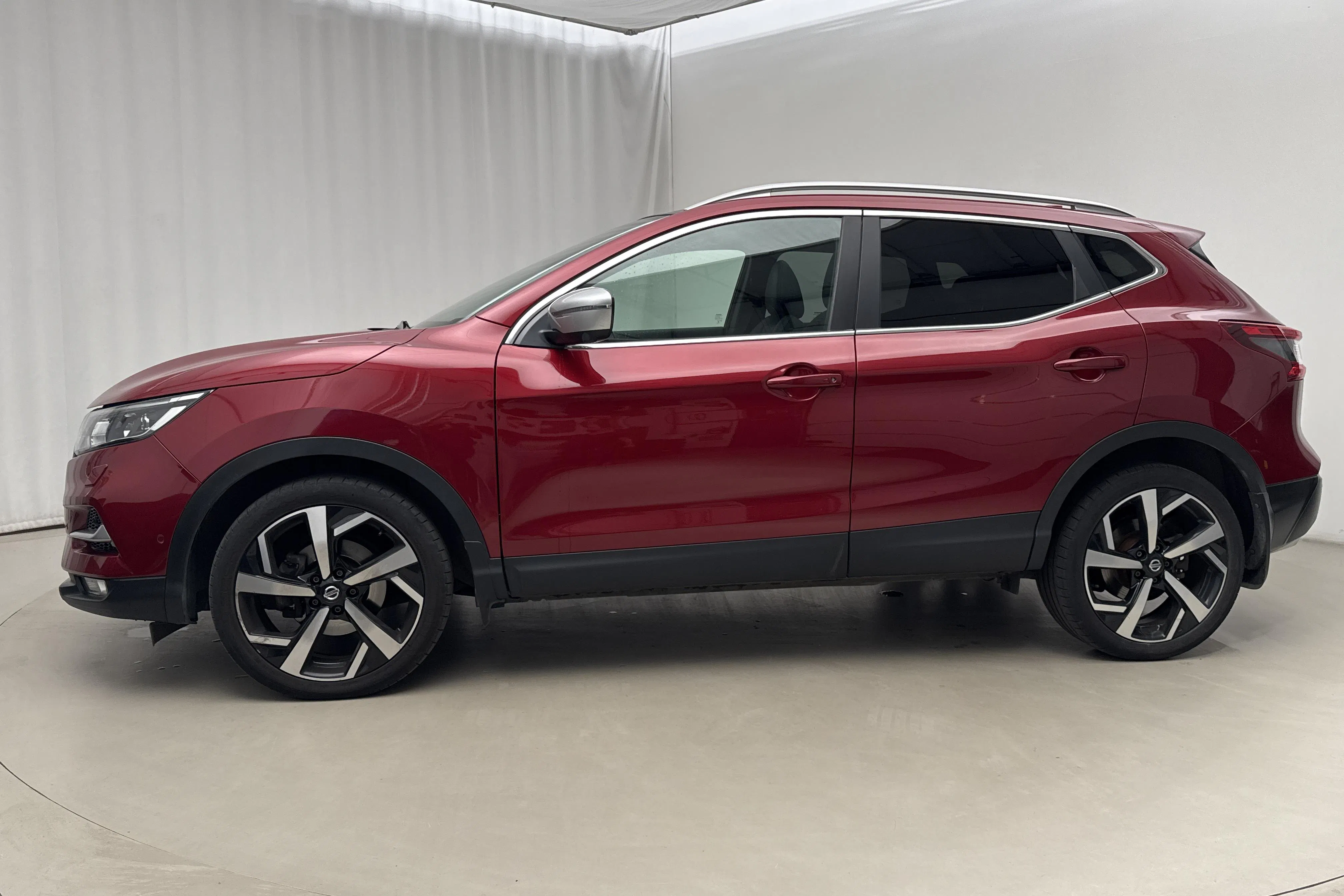 Presentationsfoto 2 av 19: Nissan Qashqai 1.3 DIG-T (160hk) - 10 092 mil - Automat - röd - 2019