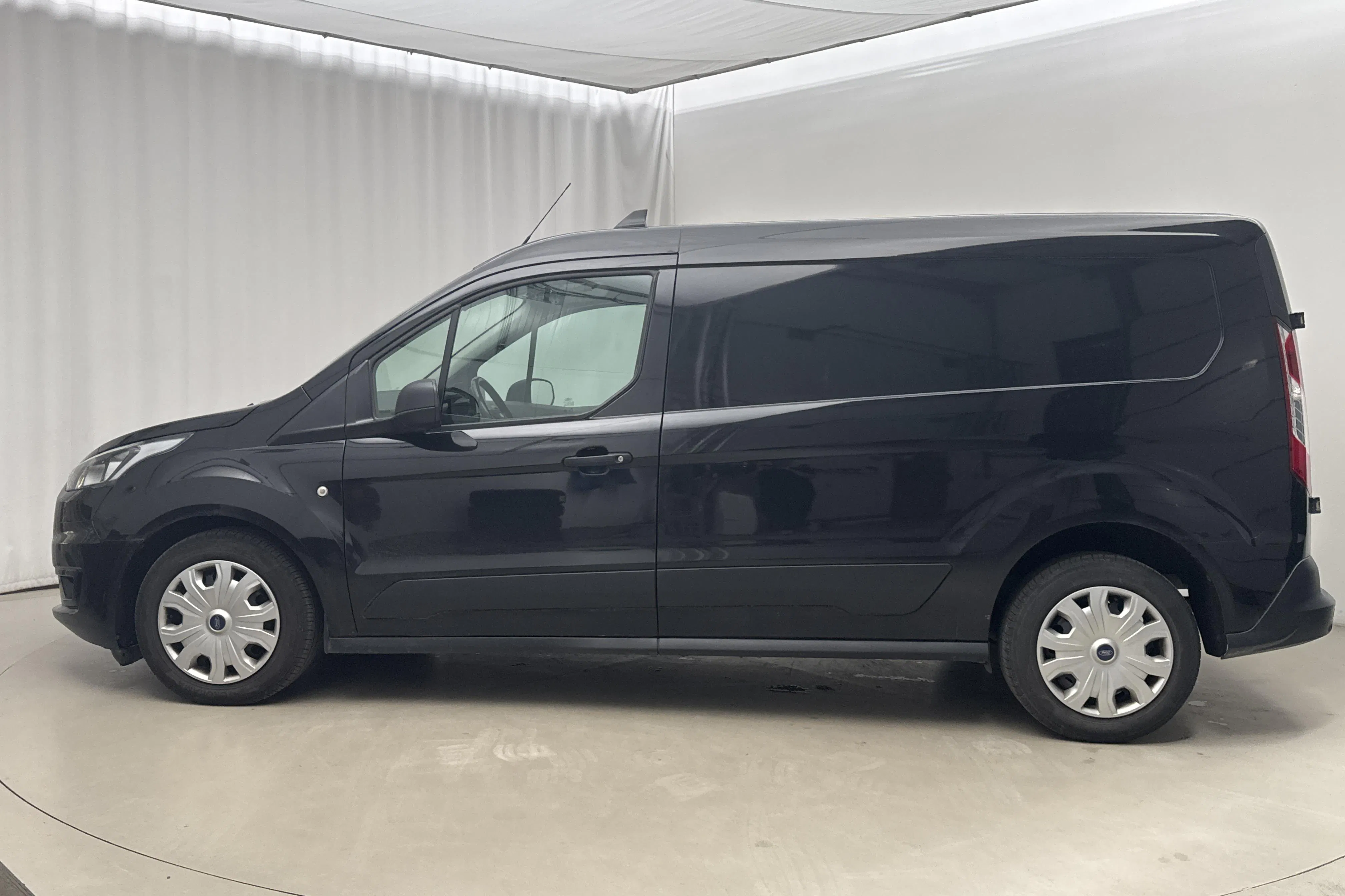 Presentationsfoto 2 av 14: Ford Transit Connect 1.5 EcoBlue (100hk) - 10 619 mil - Automat - svart - 2022