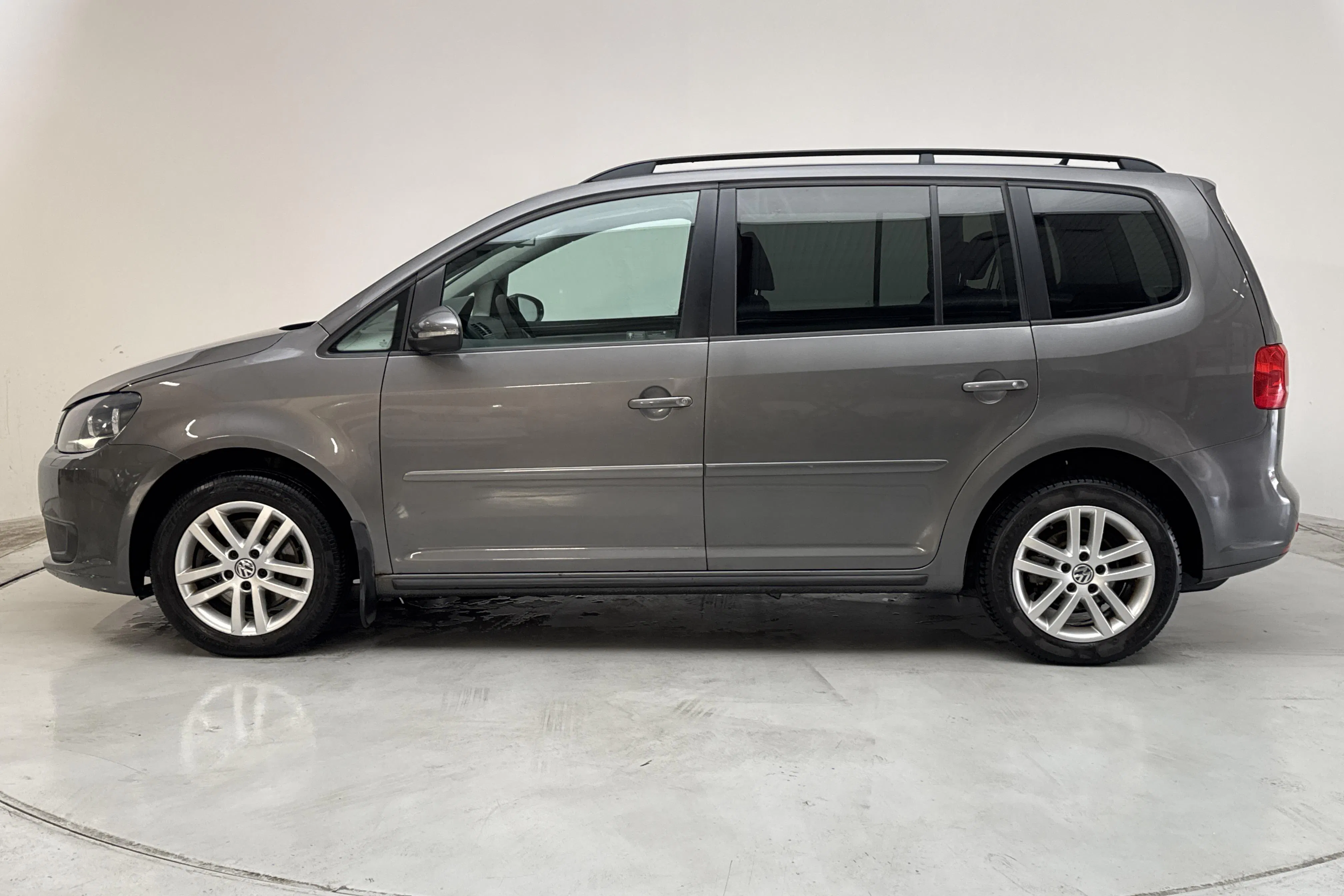 Presentation photo 2 of 12: VW Touran 1.4 TGI EcoFuel (150hk) - 172 900 km - Automatic - dark grey - 2011