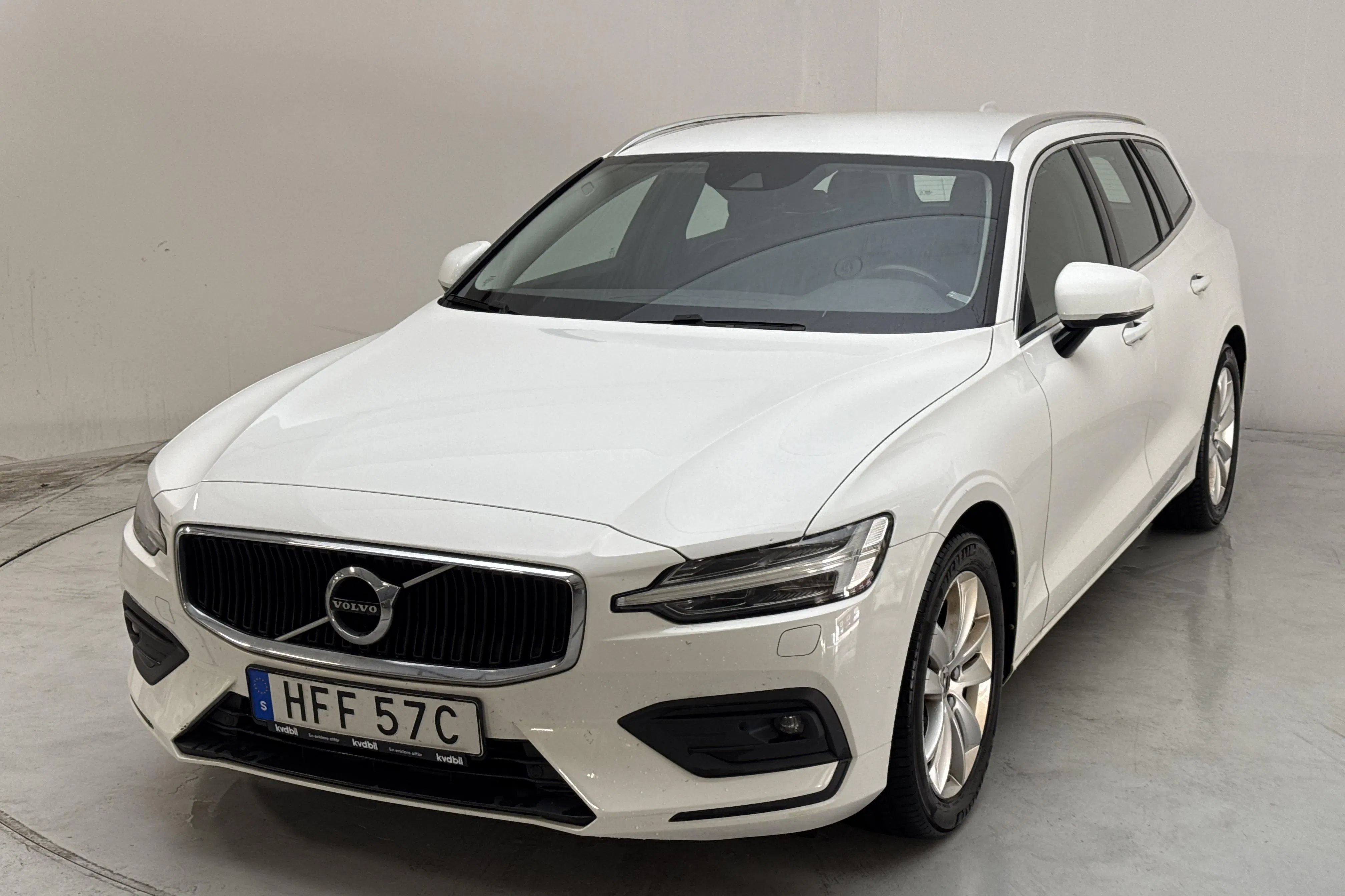 Presentation photo 1 of 15: Volvo V60 D3 AWD (150hk) - 171 400 km - Automatic - white - 2020