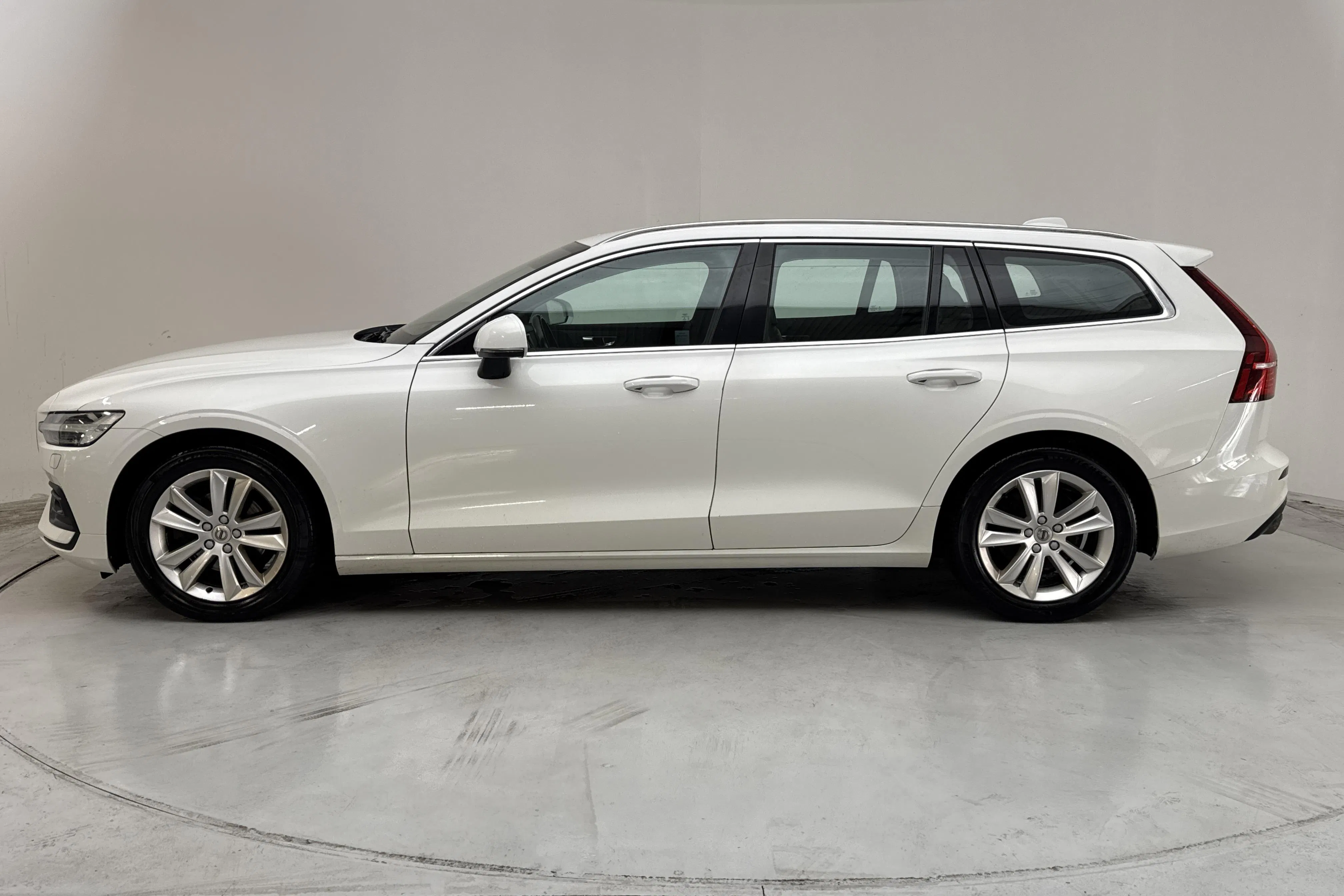 Presentation photo 2 of 15: Volvo V60 D3 AWD (150hk) - 171 400 km - Automatic - white - 2020