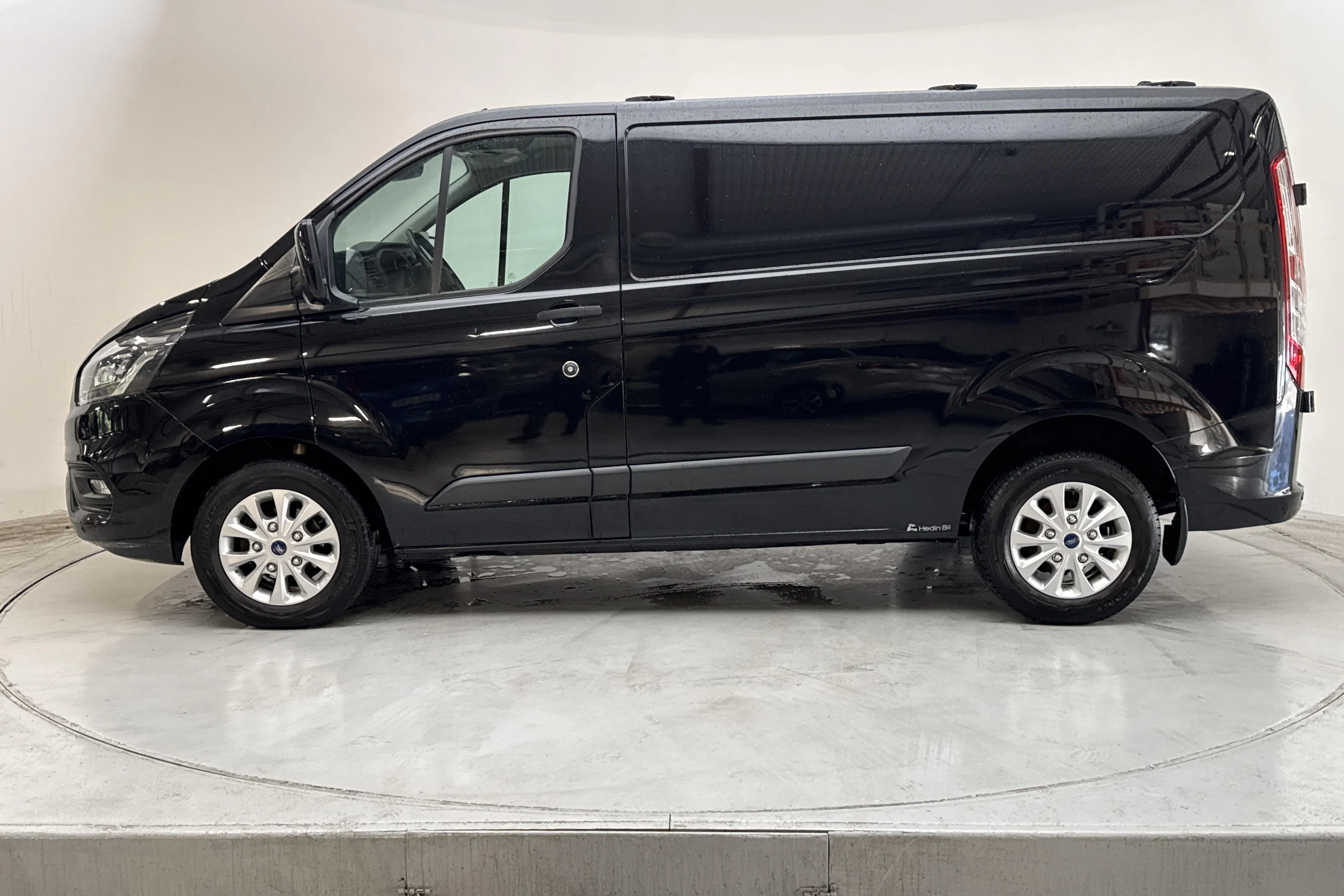 Presentation photo 2 of 13: Ford Transit Custom 280 MHEV (130hk) - 145 490 km - Automatic - black - 2022