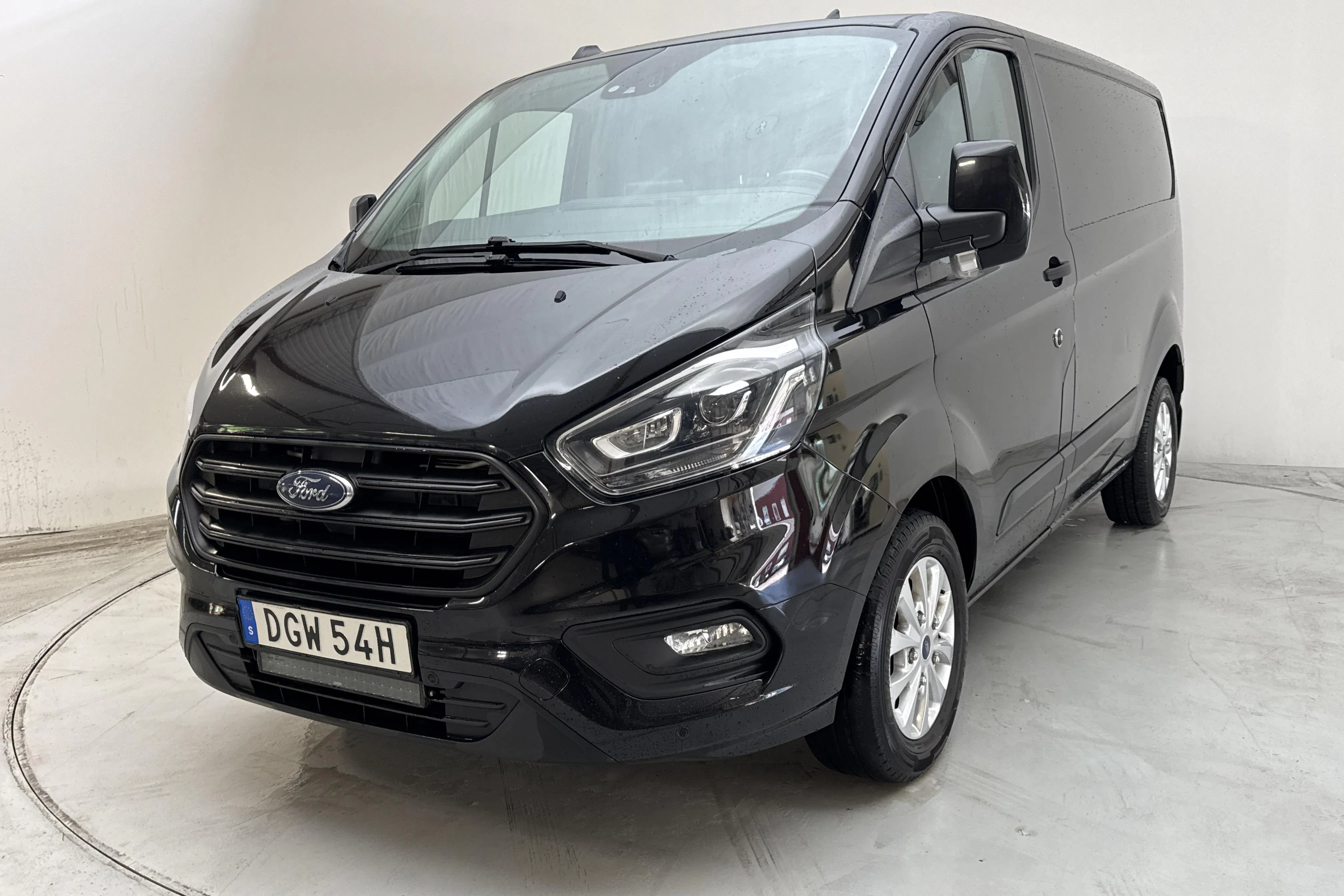 Presentation photo 1 of 13: Ford Transit Custom 280 MHEV (130hk) - 145 490 km - Automatic - black - 2022