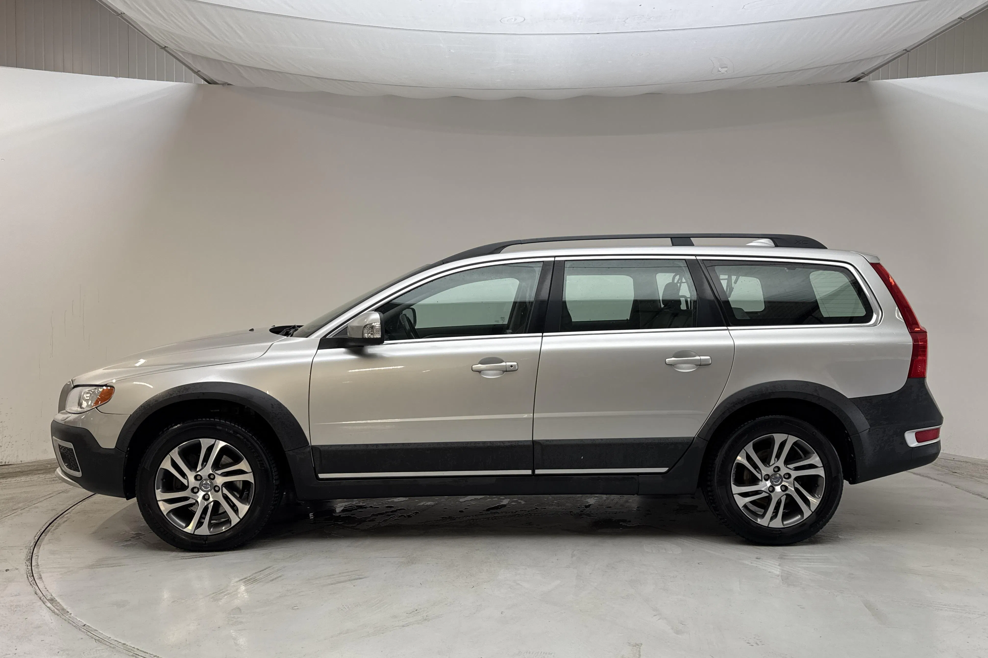 Presentation photo 2 of 14: Volvo XC70 II D4 AWD (163hk) - 172 750 km - Automatic - light grey - 2013
