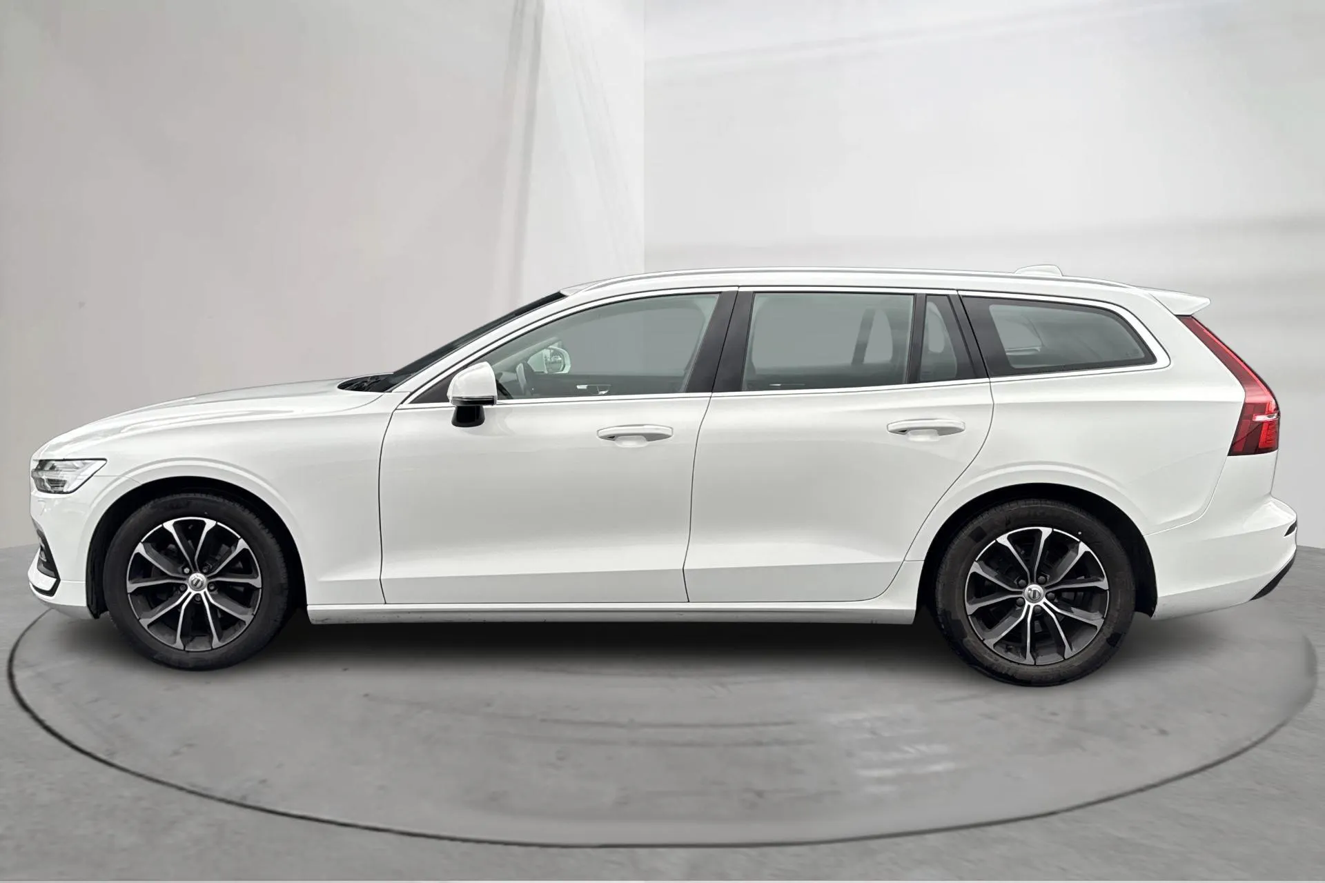 Presentation photo 2 of 17: Volvo V60 D3 (150hk) - 109 140 km - Manual - white - 2020