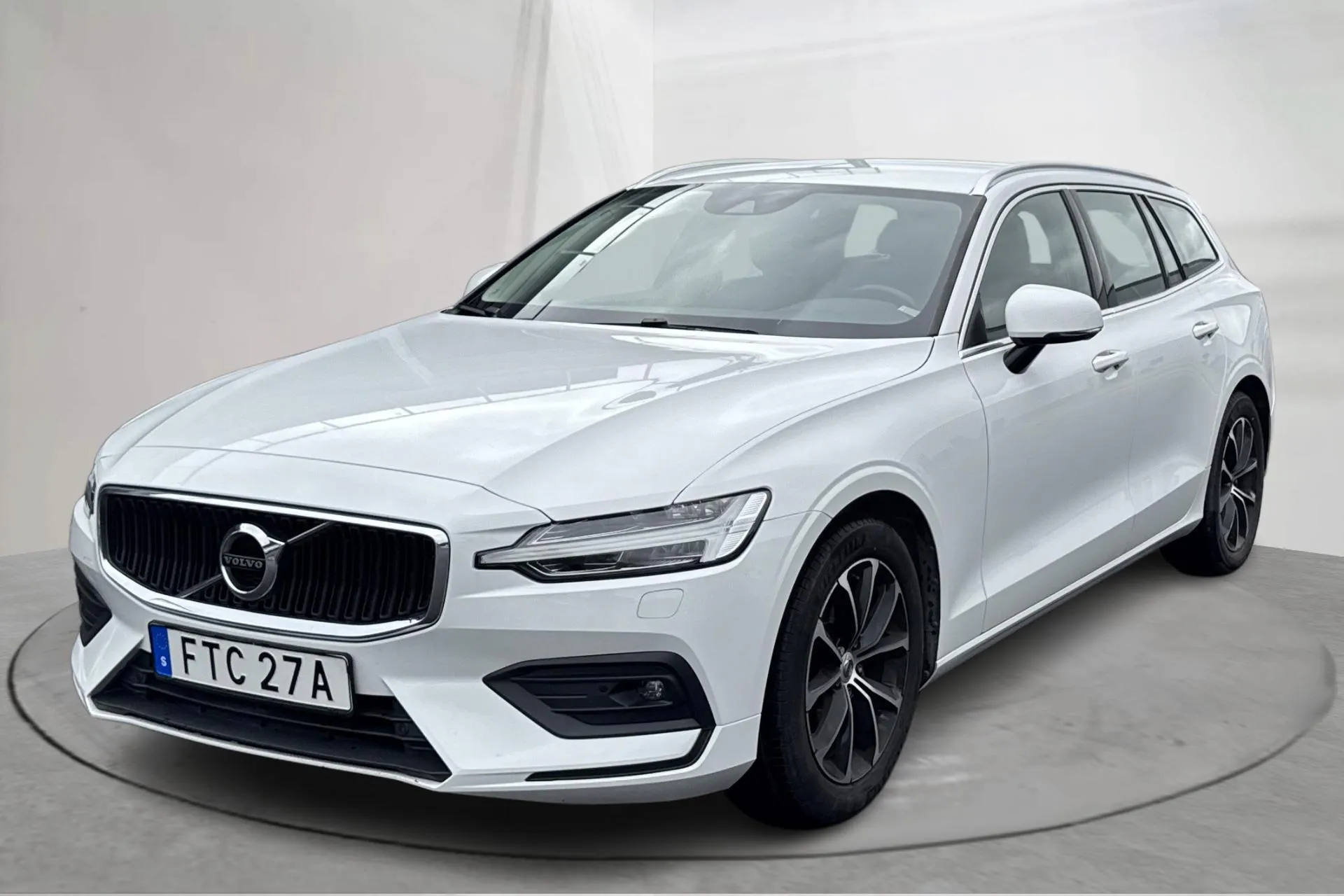 Presentation photo 1 of 17: Volvo V60 D3 (150hk) - 109 140 km - Manual - white - 2020