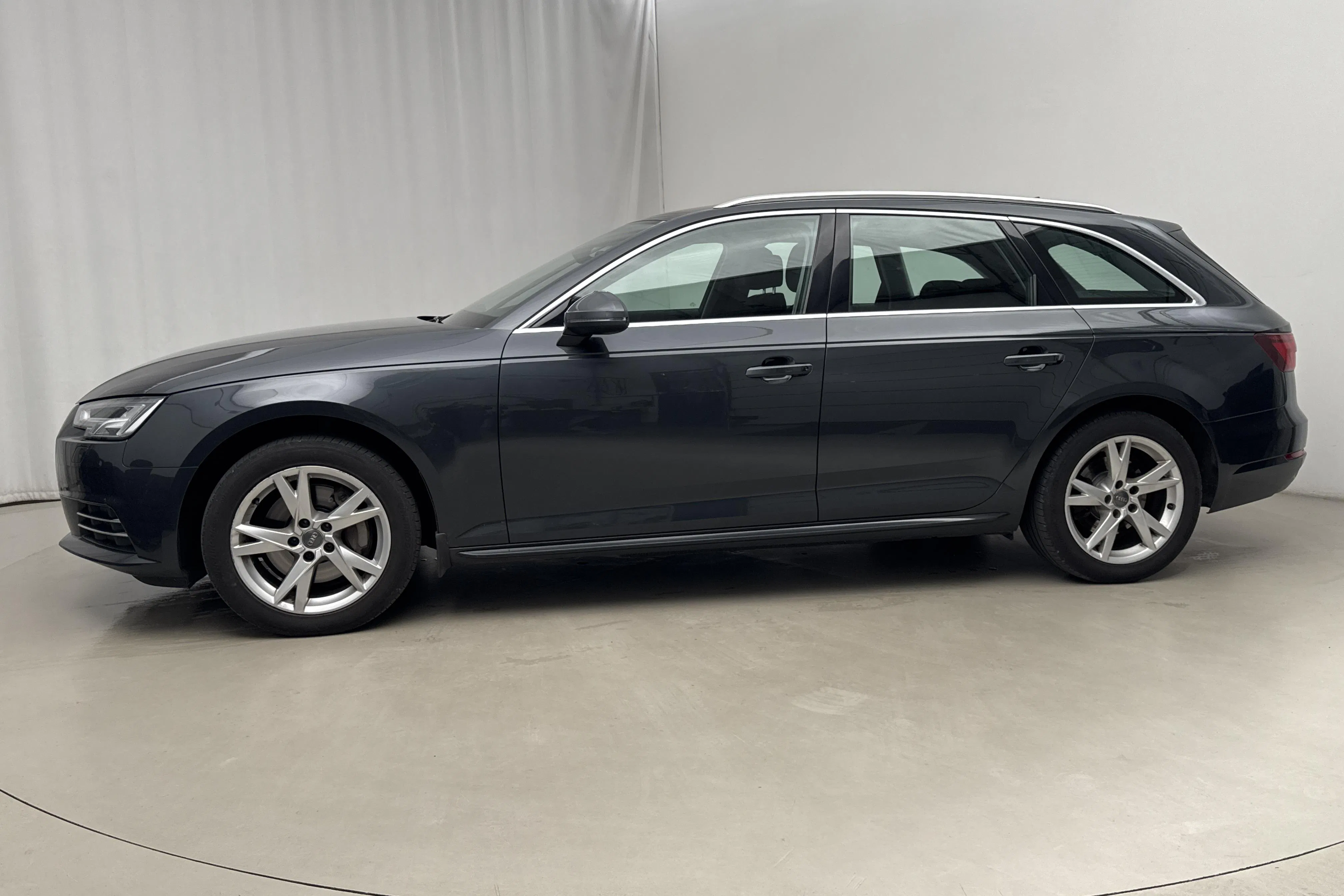 Presentation photo 2 of 15: Audi A4 2.0 TDI Avant quattro (190hk) - 122 500 km - Automatic - gray - 2018