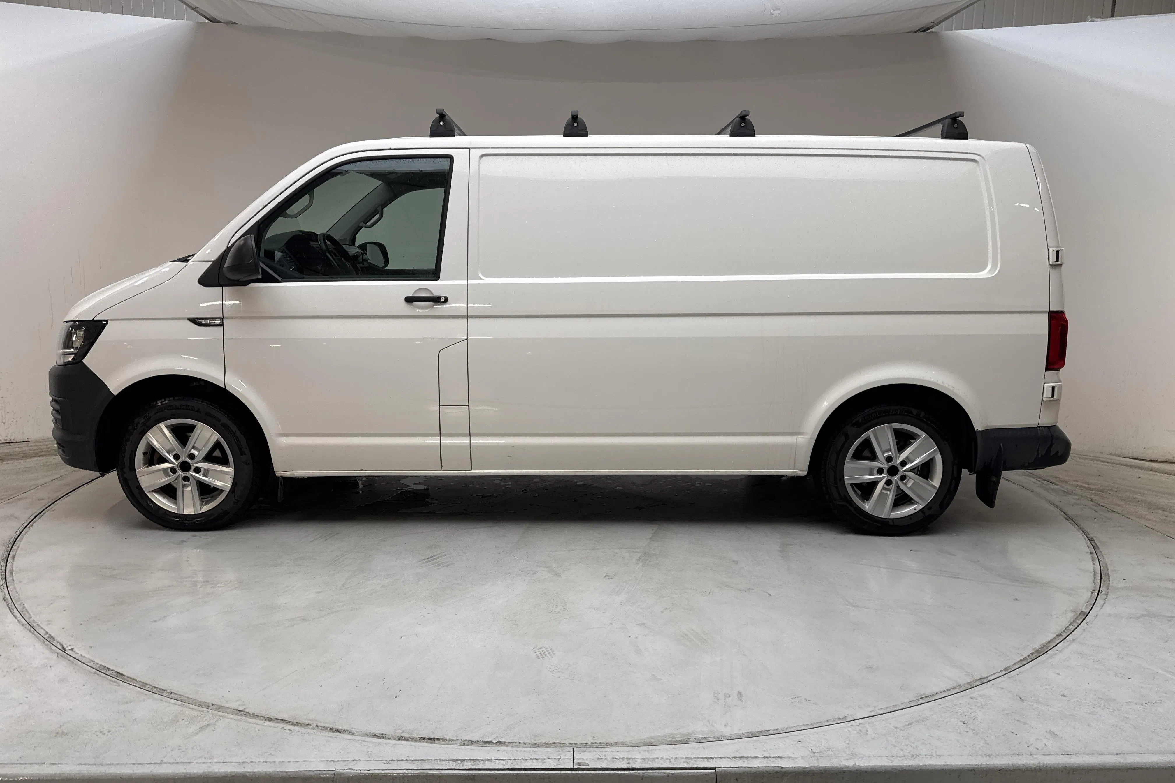 Presentation photo 2 of 14: VW Transporter T6 2.0 TDI BMT Skåp 4MOTION (150hk) - 203 260 km - Automatic - white - 2017