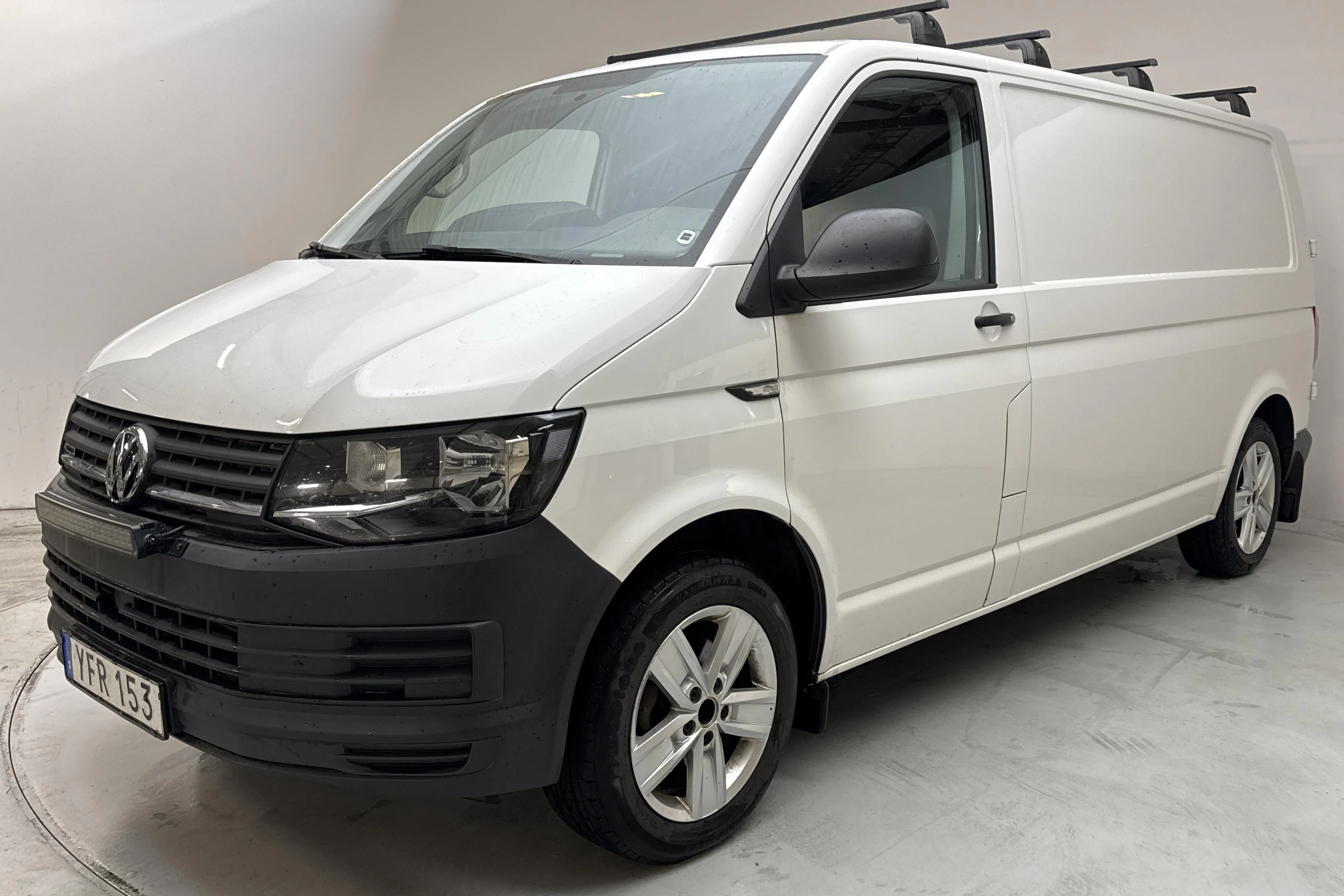 Presentation photo 1 of 14: VW Transporter T6 2.0 TDI BMT Skåp 4MOTION (150hk) - 203 260 km - Automatic - white - 2017