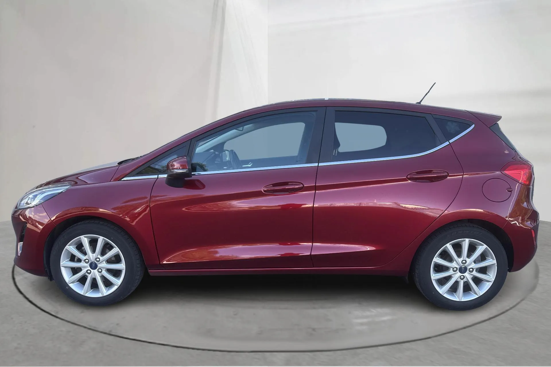 Presentation photo 2 of 14: Ford Fiesta 1.0T EcoBoost 5dr (100hk) - 66 920 km - Manual - red - 2018