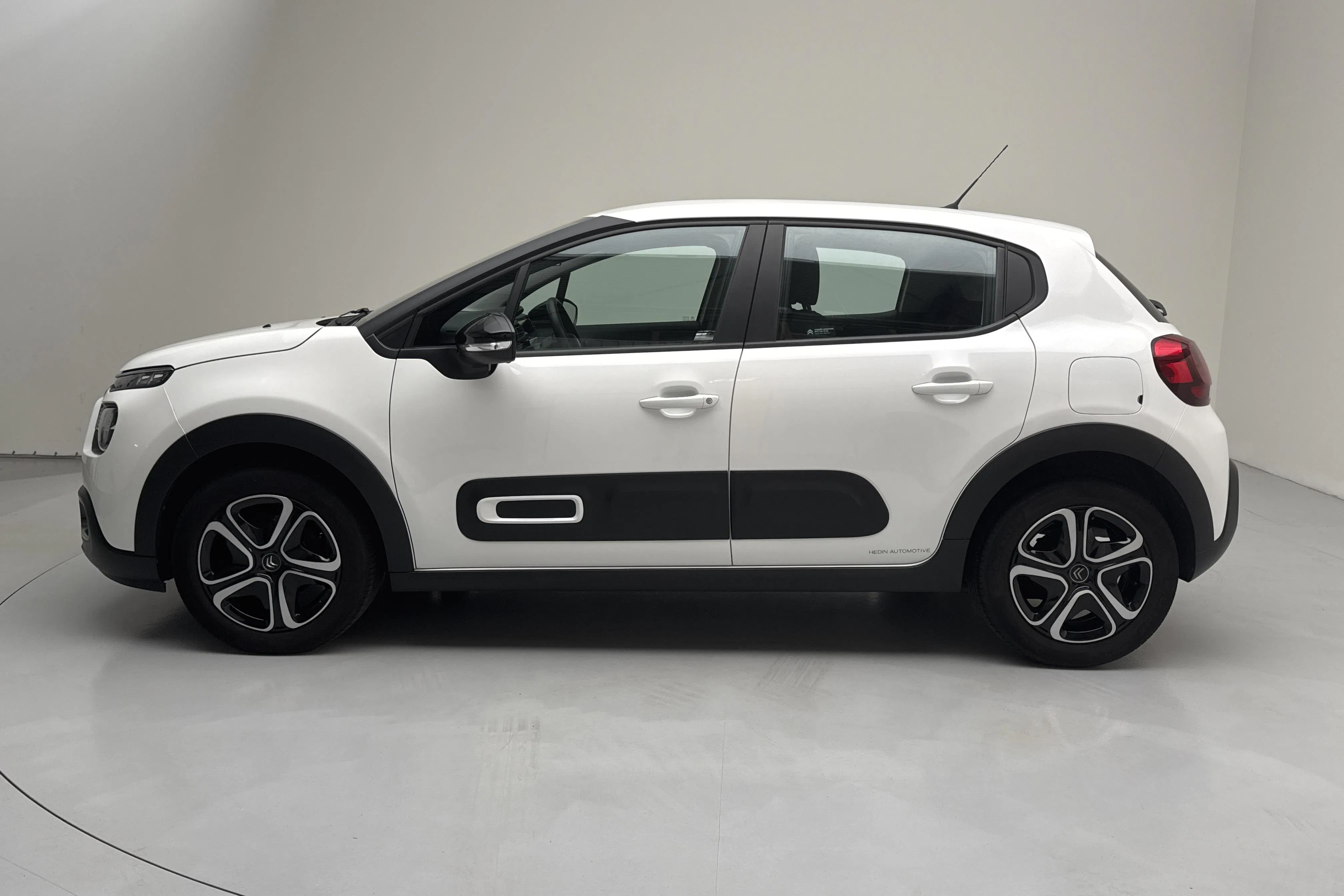 Presentation photo 2 of 13: Citroën C3 PureTech (82hk) - 38 200 km - Manual - white - 2022