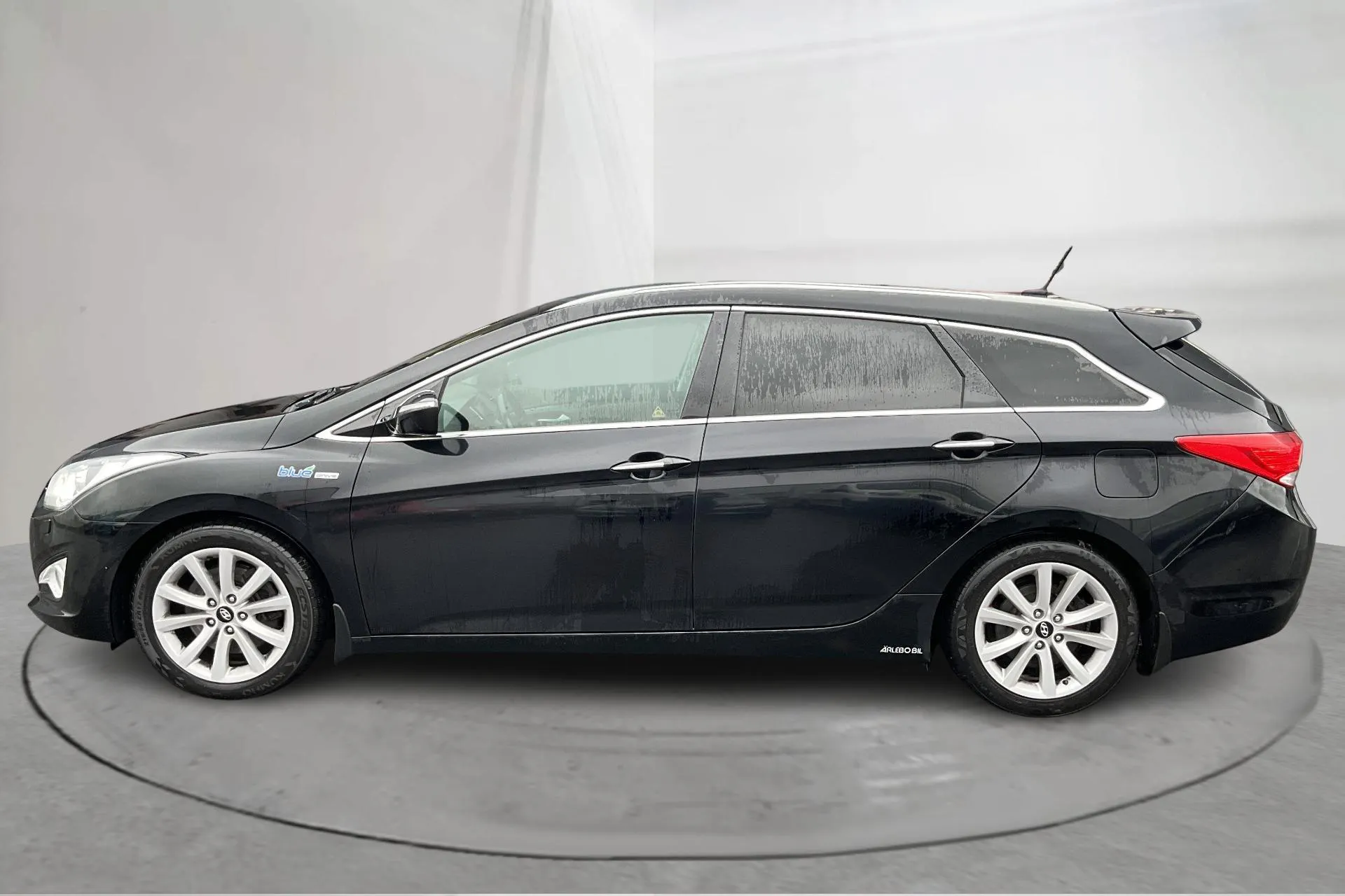 Presentation photo 2 of 17: Hyundai i40 1.7 CRDi Kombi (136hk) - 269 100 km - Manual - black - 2013