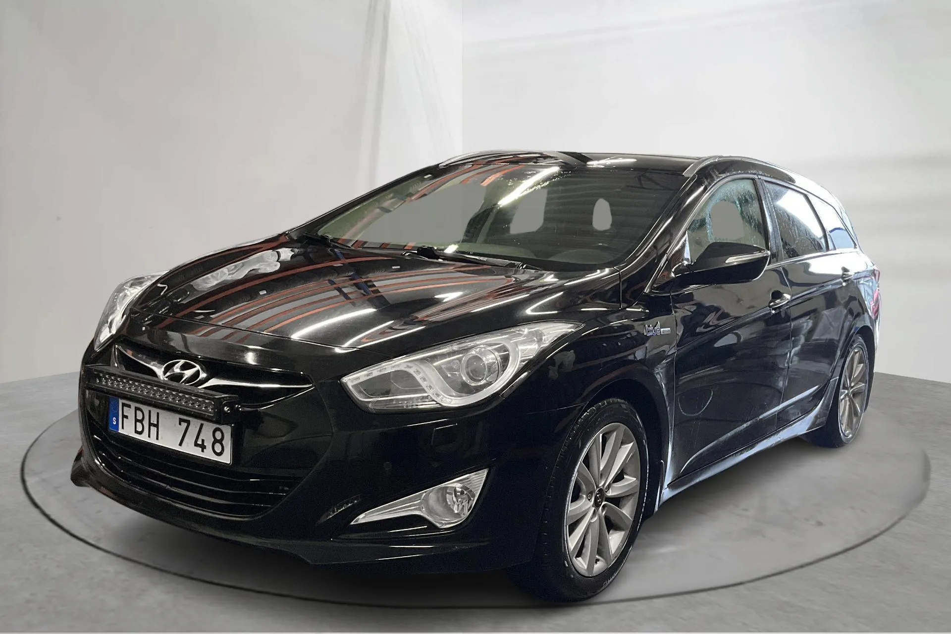 Presentation photo 1 of 17: Hyundai i40 1.7 CRDi Kombi (136hk) - 269 100 km - Manual - black - 2013