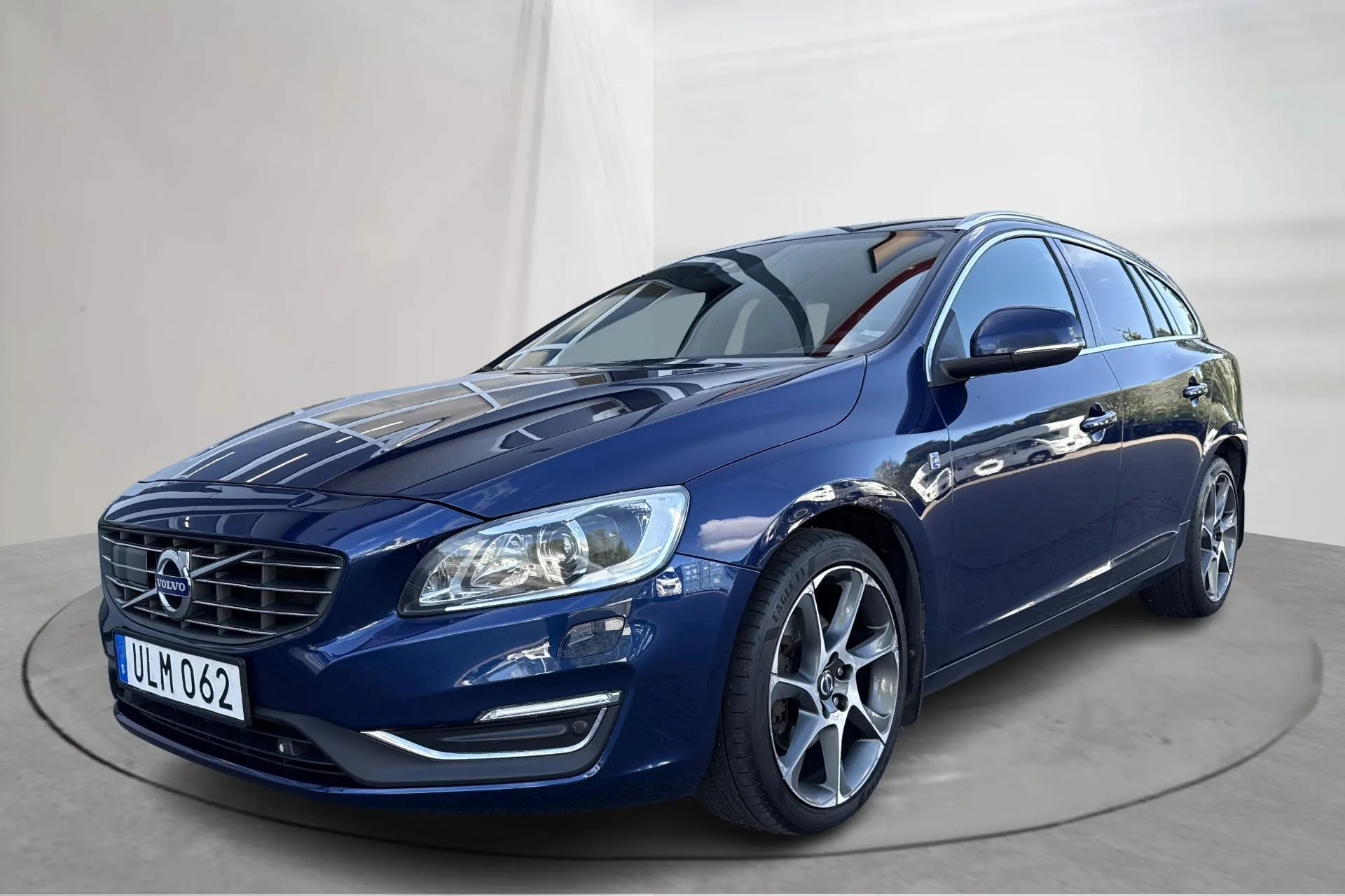 Presentation photo 1 of 21: Volvo V60 D4 (181hk) - 182 480 km - Automatic - blue - 2015