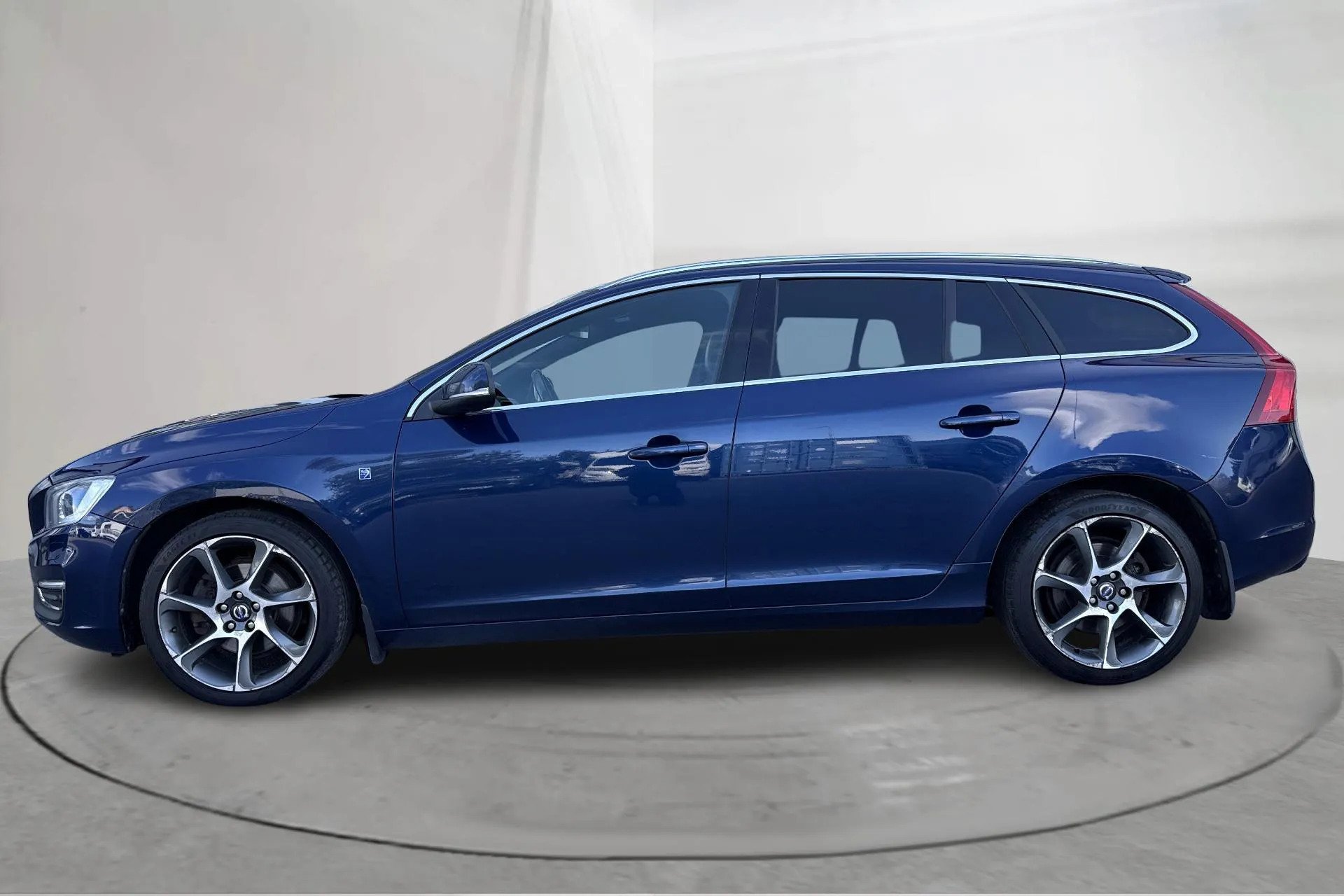 Presentation photo 2 of 21: Volvo V60 D4 (181hk) - 182 480 km - Automatic - blue - 2015