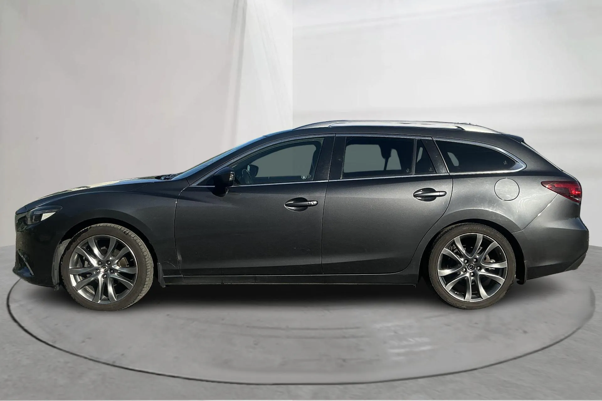 Presentationsfoto 2 av 16: Mazda 6 2.2 DE Kombi AWD (175hk) - 17 724 mil - Automat - grå - 2015