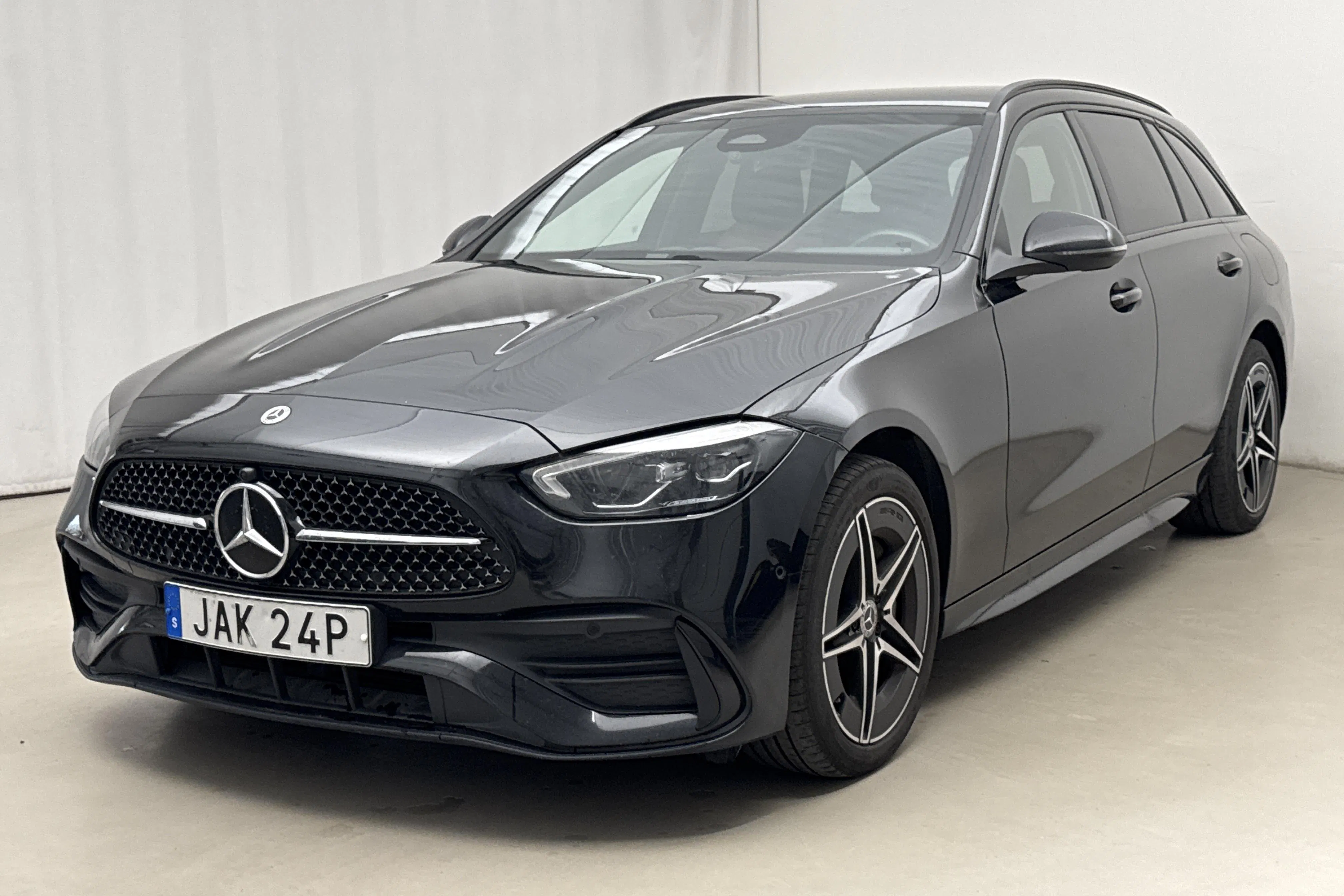 Presentationsfoto 1 av 22: Mercedes C 300 e Kombi S206 (333hk) - 9 242 mil - Automat - svart - 2023