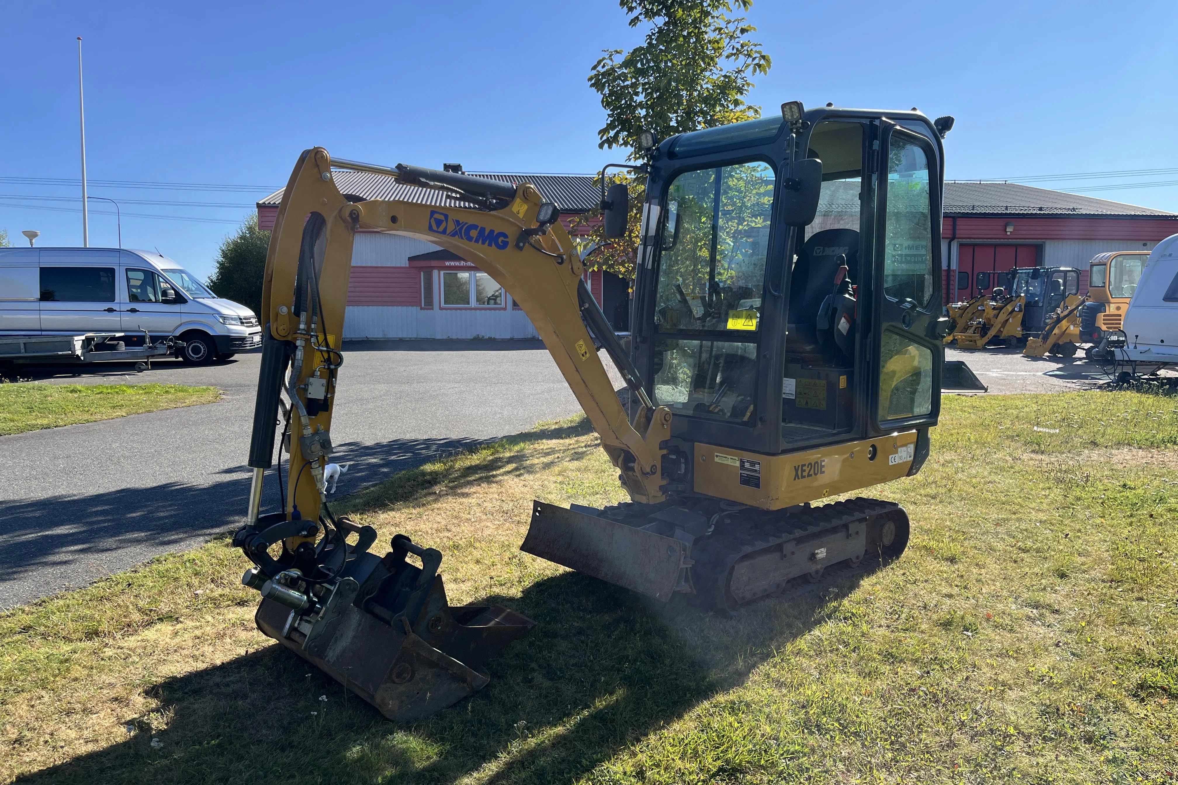 Presentationsfoto 1 av 45: XCMG XE 20E Minigrävare ( 273 h ) -  - gul - 2022