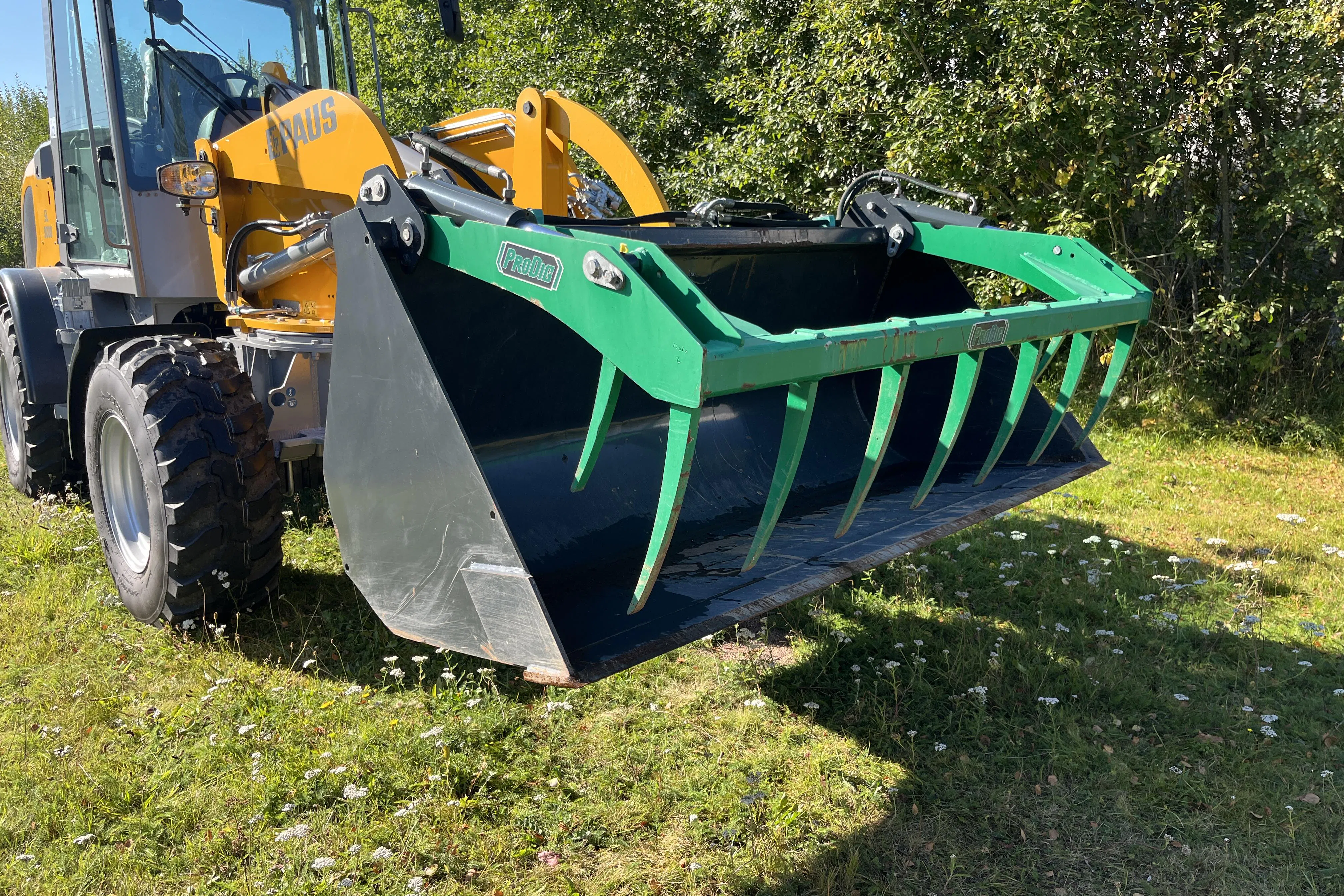 Presentationsfoto 1 av 14: PRODIG SKOPA ( KLÄMSKOPA) FÄSTE Passar maskiner från märket ”PAUSE” 2000 mm bredd - 0 km - 2017