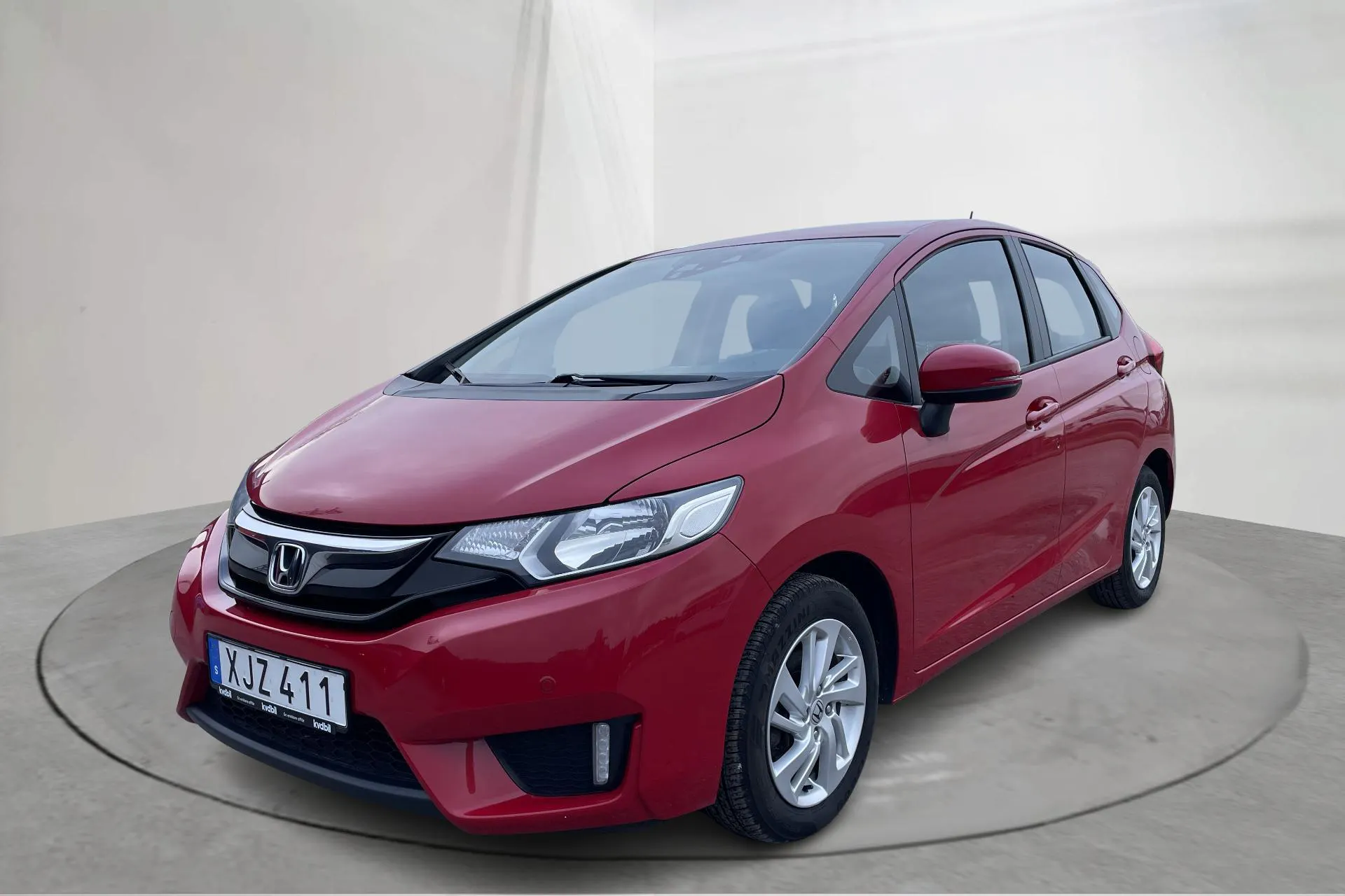 Presentation photo 1 of 16: Honda Jazz 1.3 (102hk) - 4 958 Scandinavian mile - Manual - red - 2016