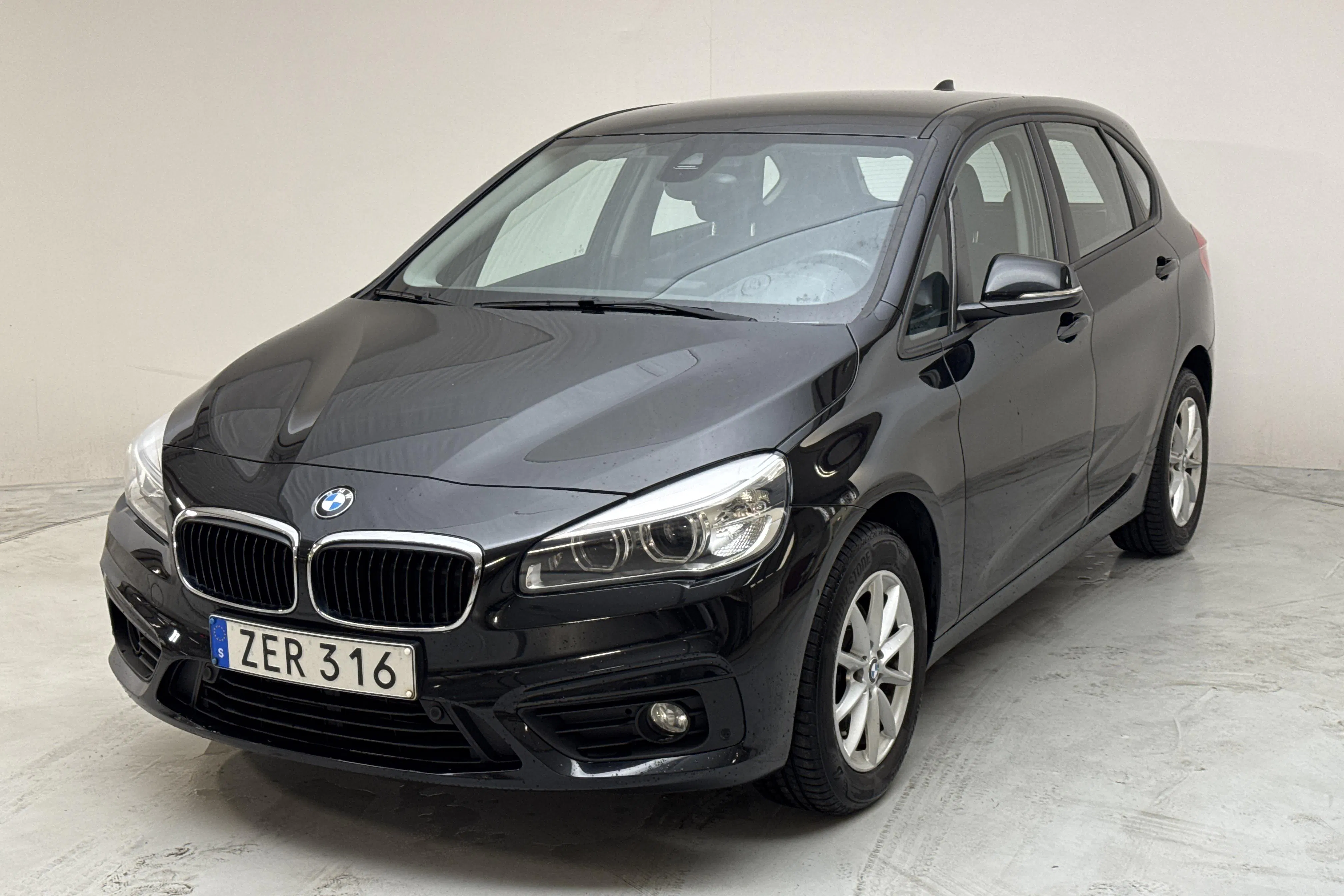 Presentation photo 1 of 13: BMW 218i Active Tourer, F45 (136hk) - 136 000 km - Manual - black - 2018