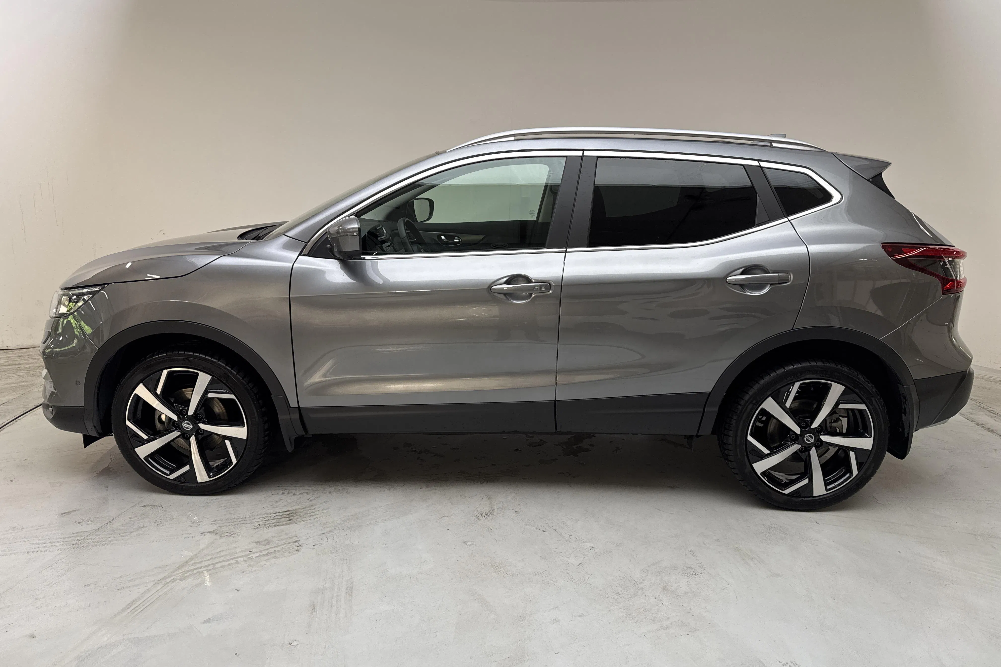 Presentation photo 2 of 15: Nissan Qashqai 1.3 DIG-T (160hk) - 24 310 km - Automatic - gray - 2020
