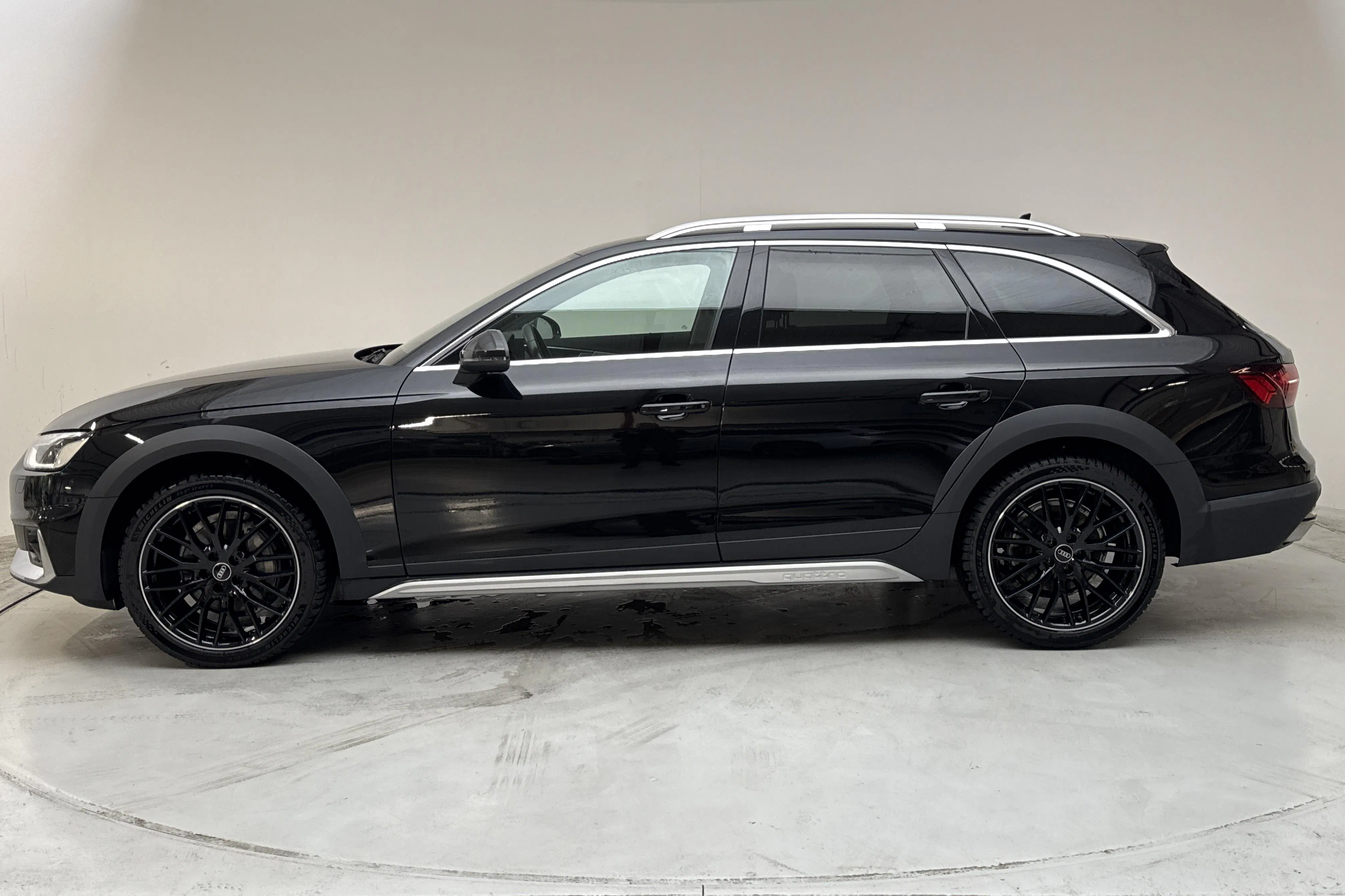 Presentation photo 2 of 14: Audi A4 Allroad 40 TDI quattro (204hk) - 144 510 km - Automatic - black - 2023