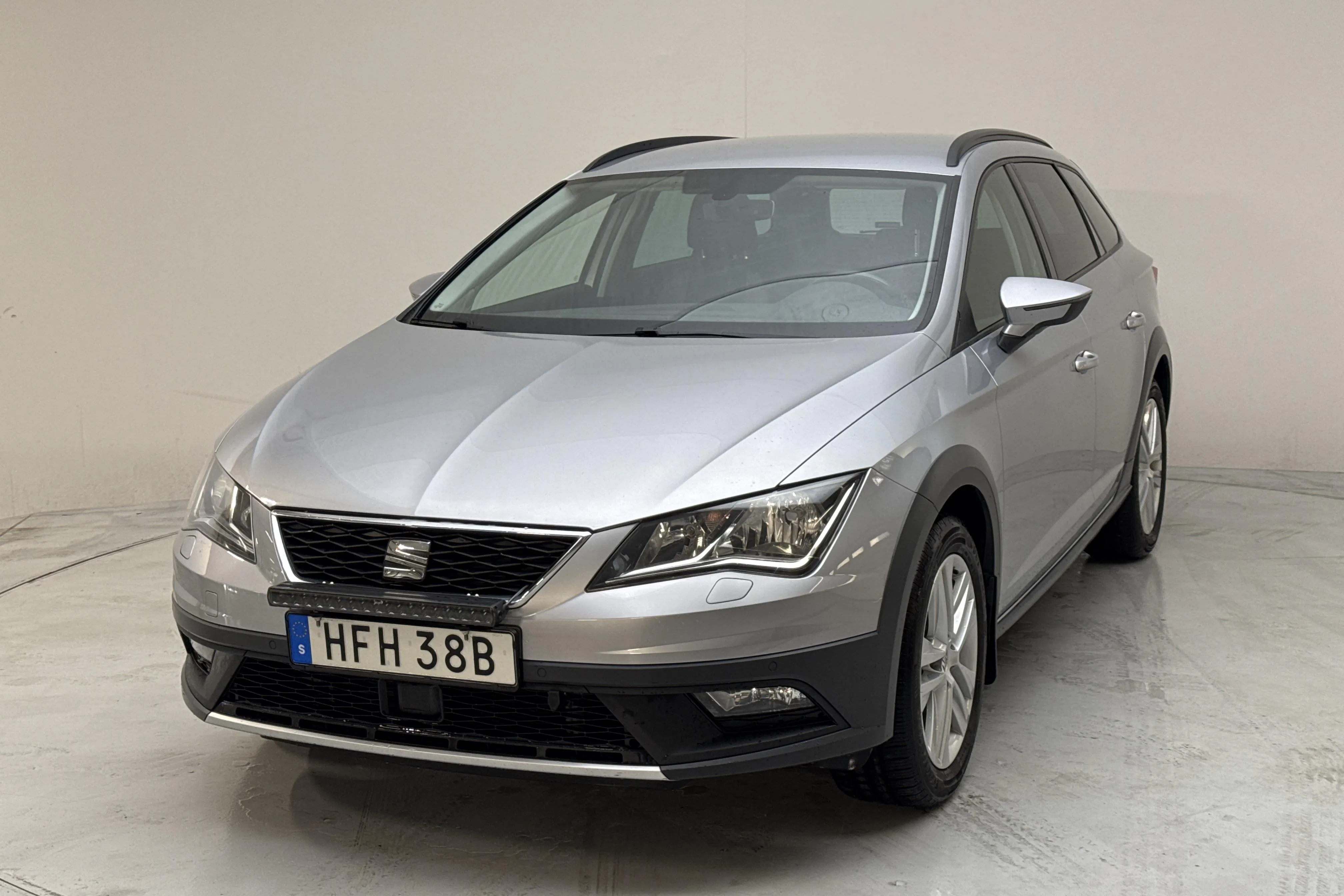Presentation photo 1 of 14: Seat Leon 1.6 TDI ST X-PERIENCE 4Drive (115hk) - 72 990 km - Manual - silver - 2019