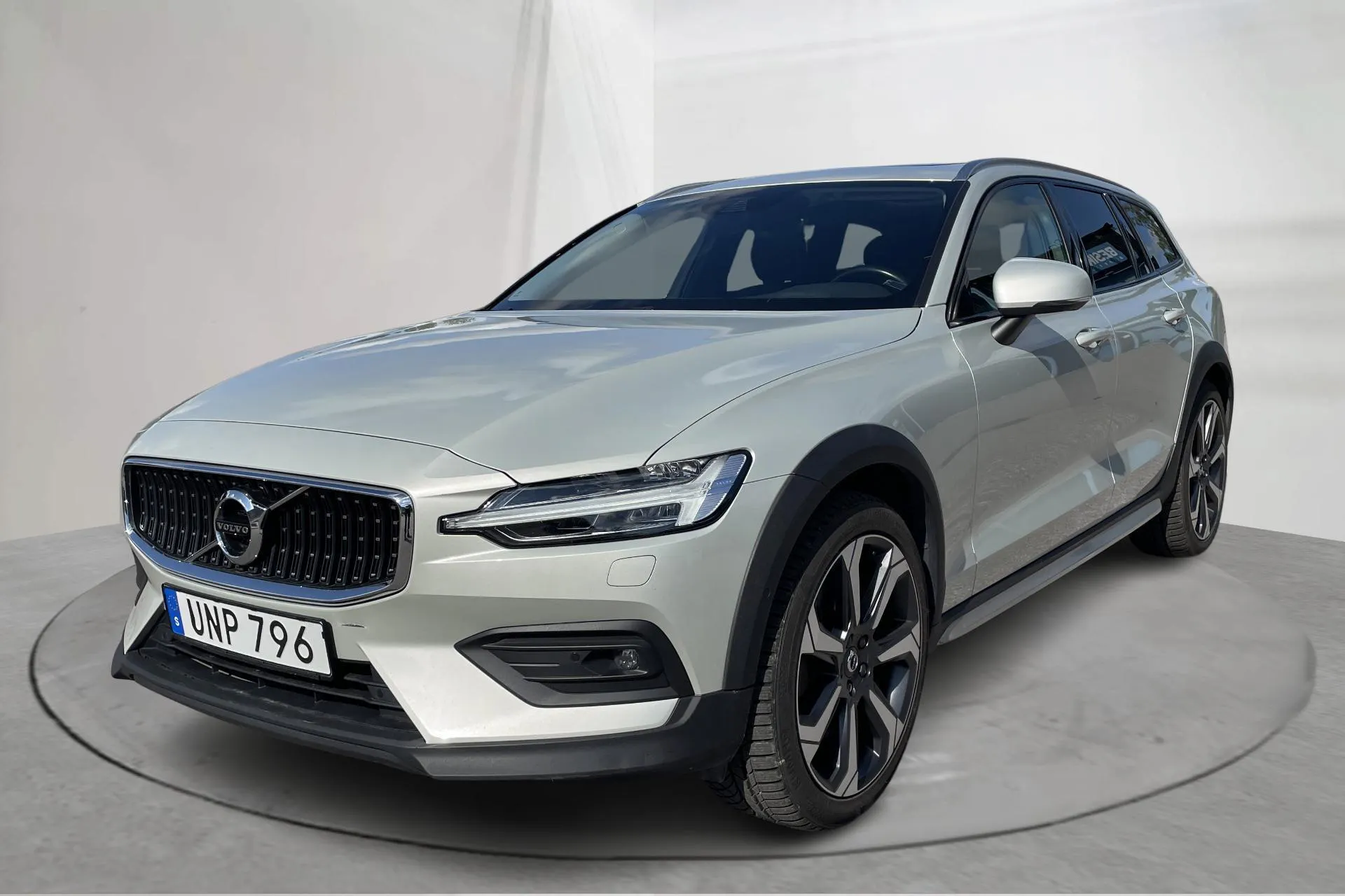 Presentation photo 1 of 23: Volvo V60 B4 Cross Country AWD Mildhybrid, Diesel (197hk) - 134 820 km - Automatic - white - 2022